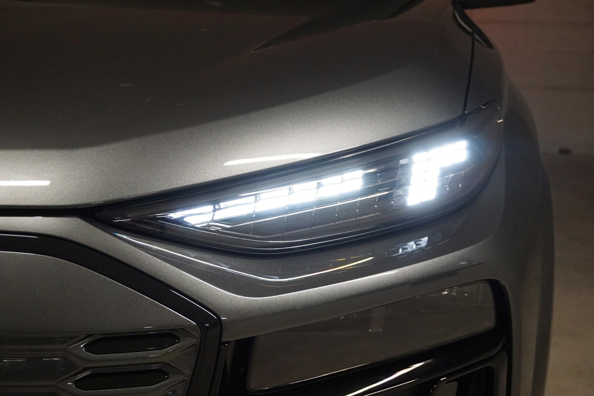 AUDI Q6 e-tron quattro-image-5