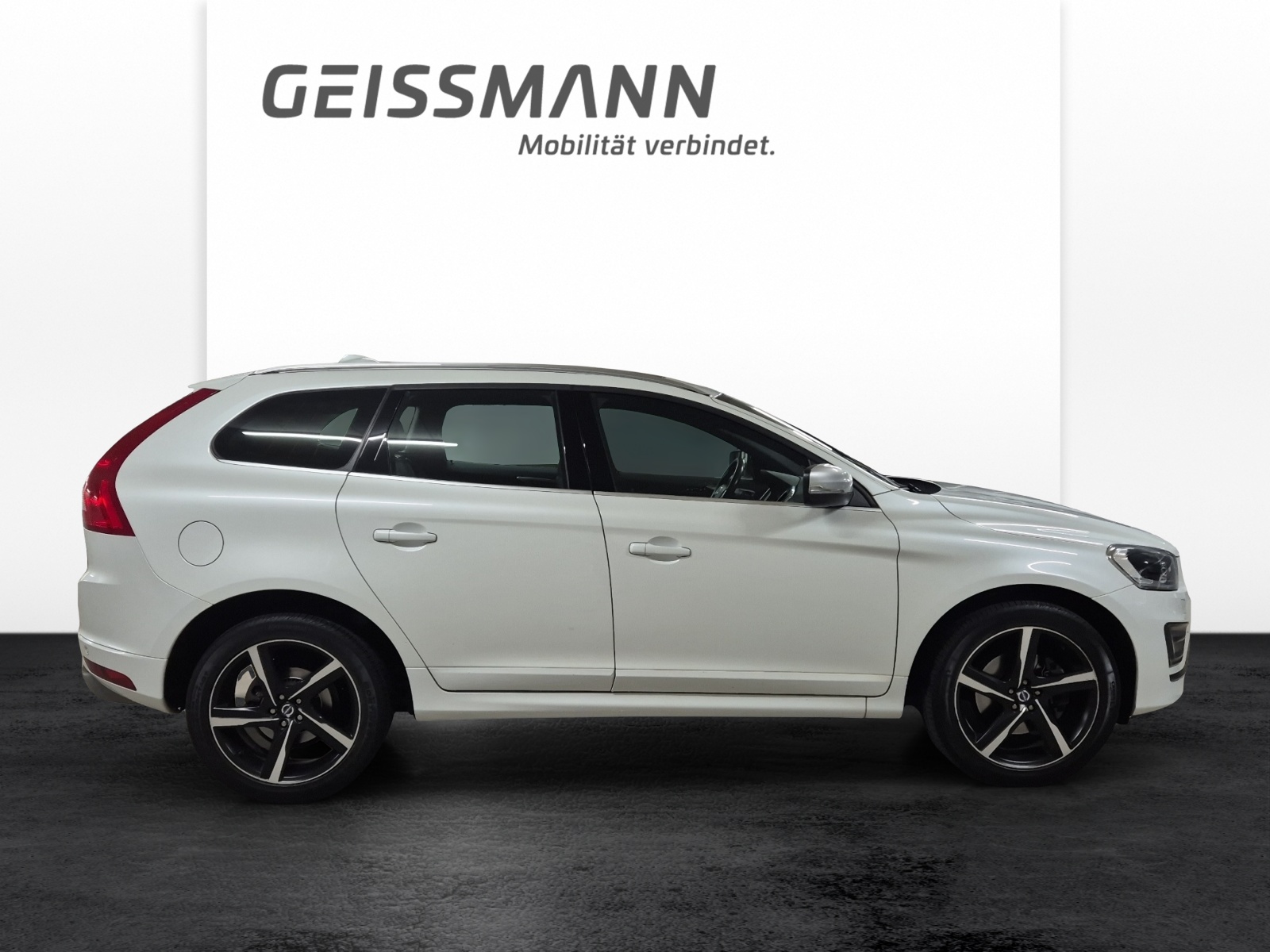 VOLVO XC60 2.4 D4 Summum AWD R-Design R-Design-showroom-element-3