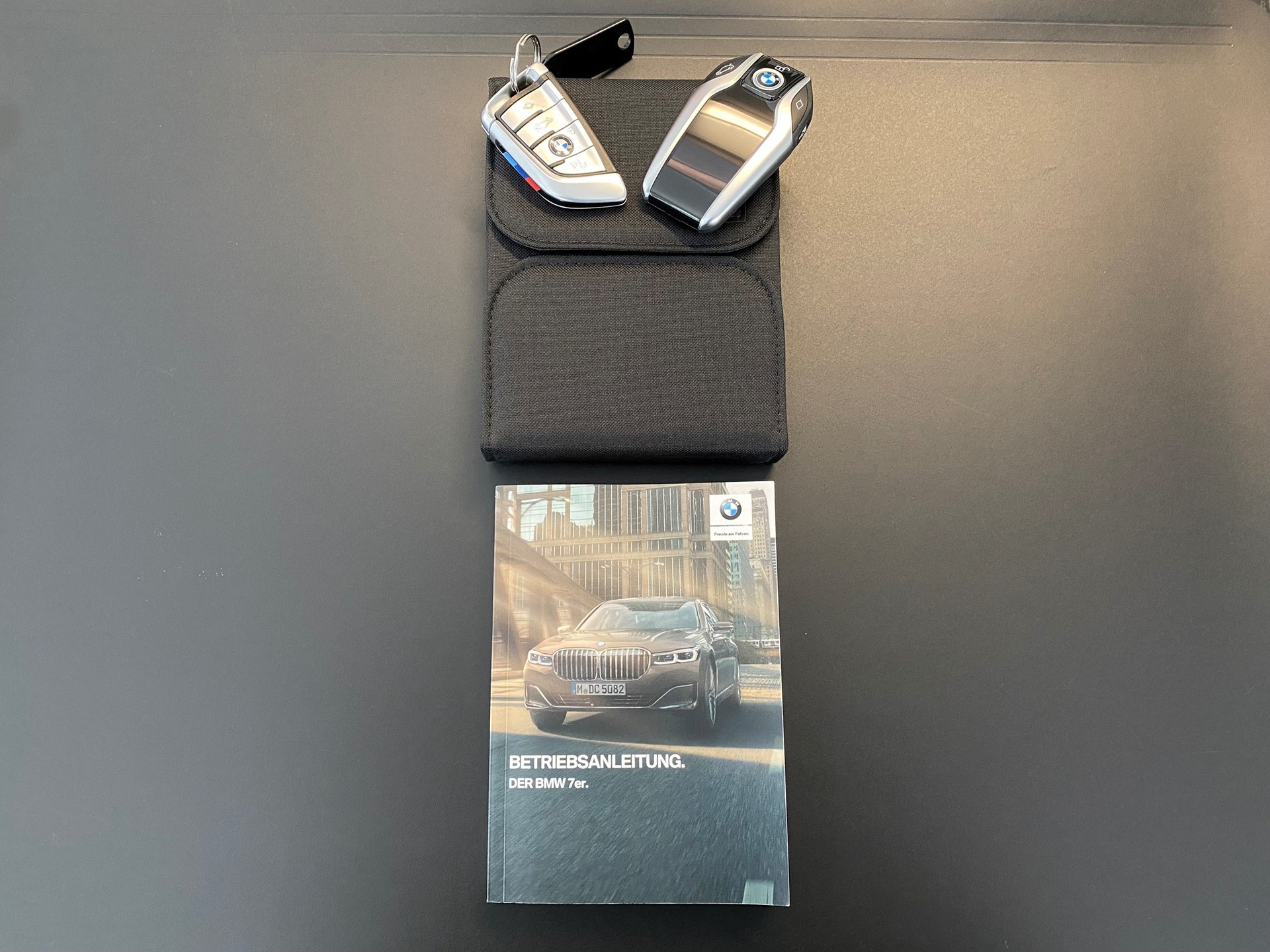 BMW M760Li xDrive Sport Getriebe-image-15