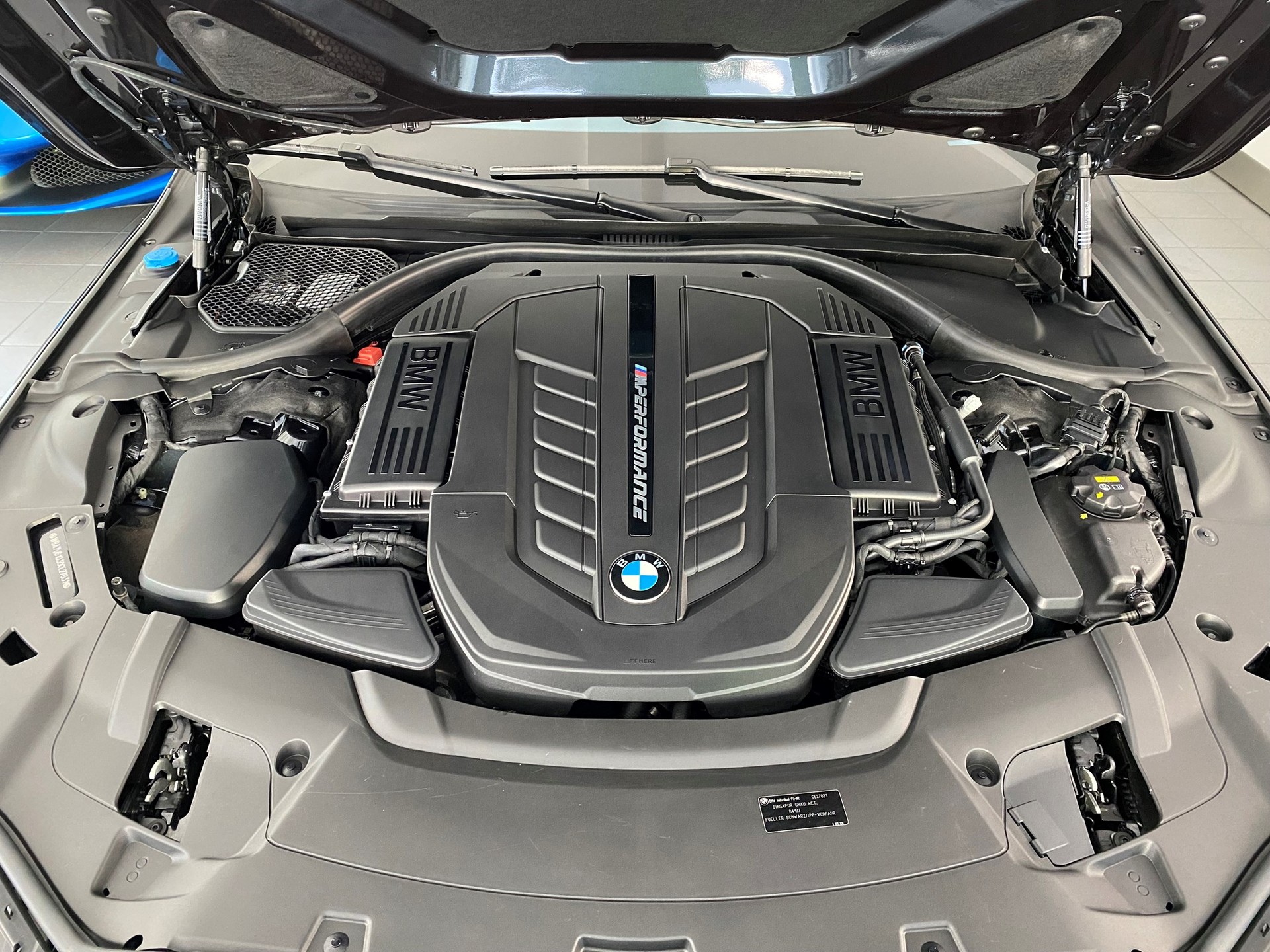 BMW M760Li xDrive Sport Getriebe-image-8