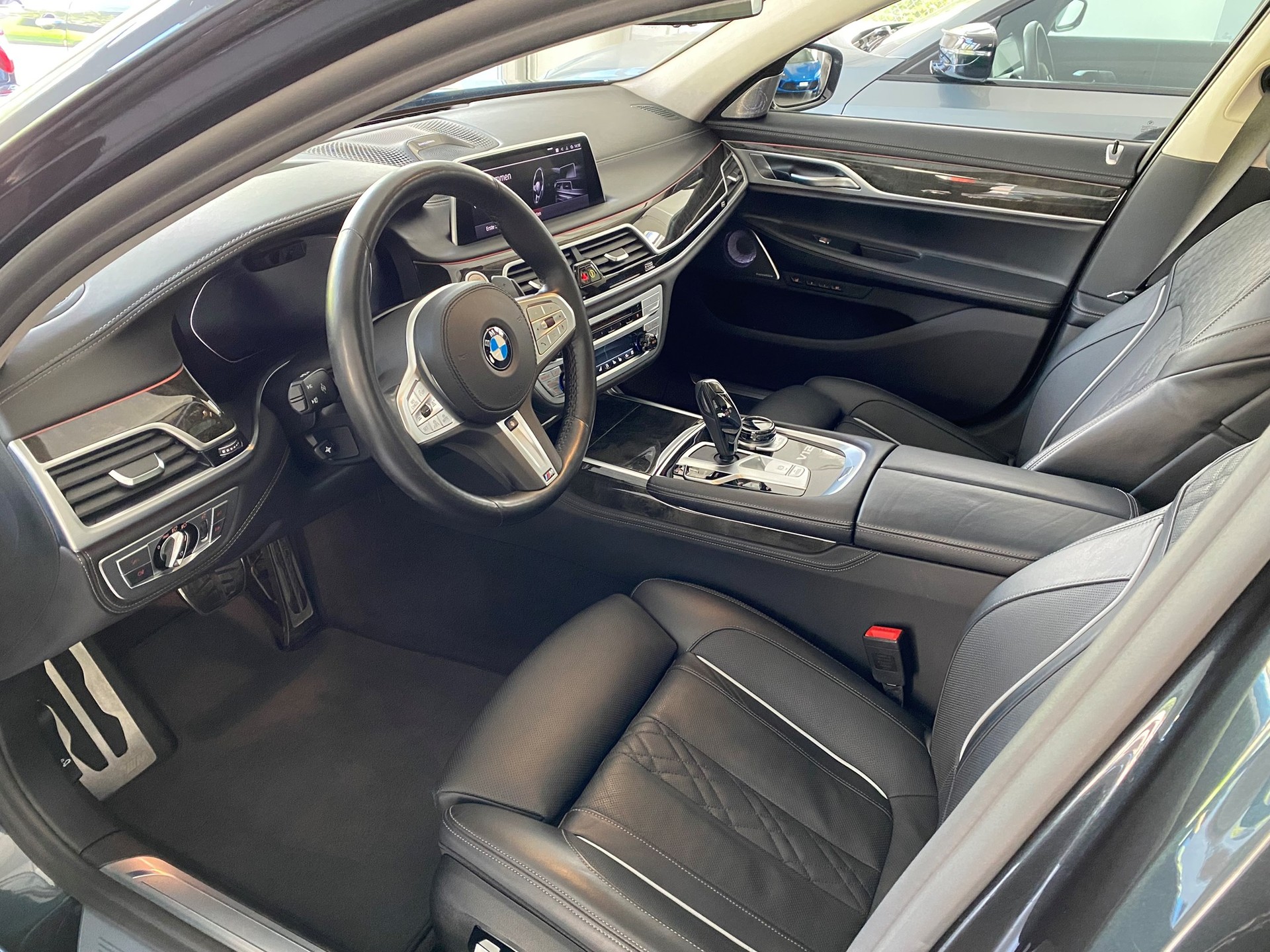 BMW M760Li xDrive Sport Getriebe-image-9