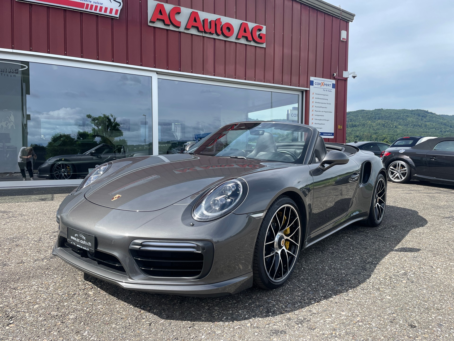 PORSCHE 911 Turbo S Cabrio PDK-showroom-element-2