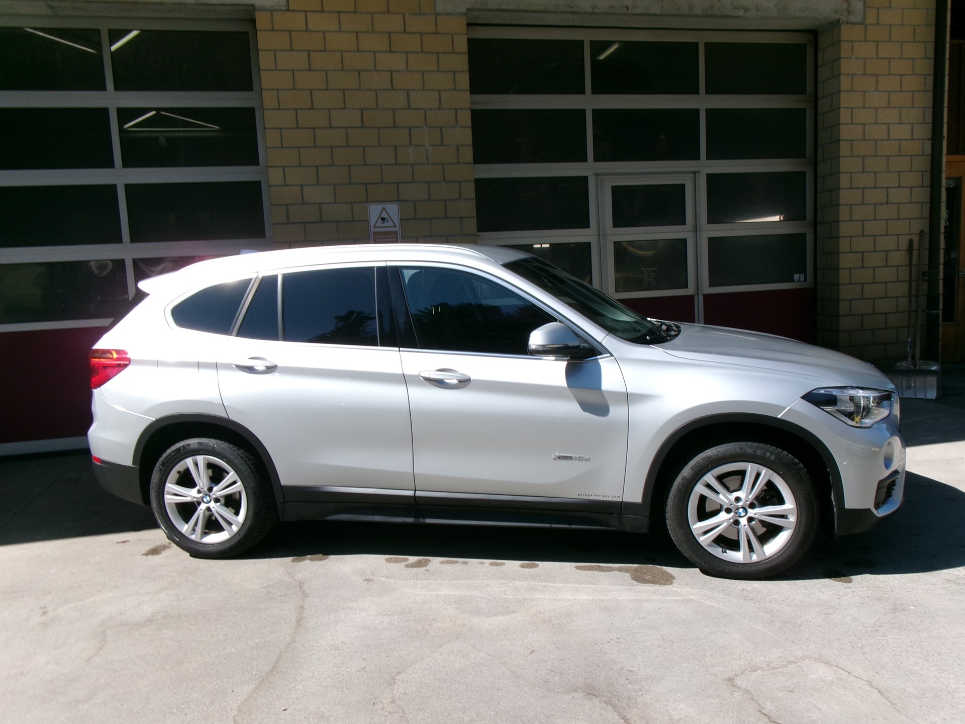 BMW X1 xDrive 18d Steptronic-showroom-element-1