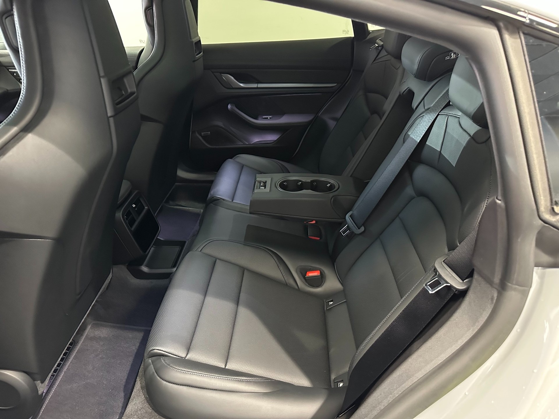 PORSCHE TAYCAN GTS-image-8