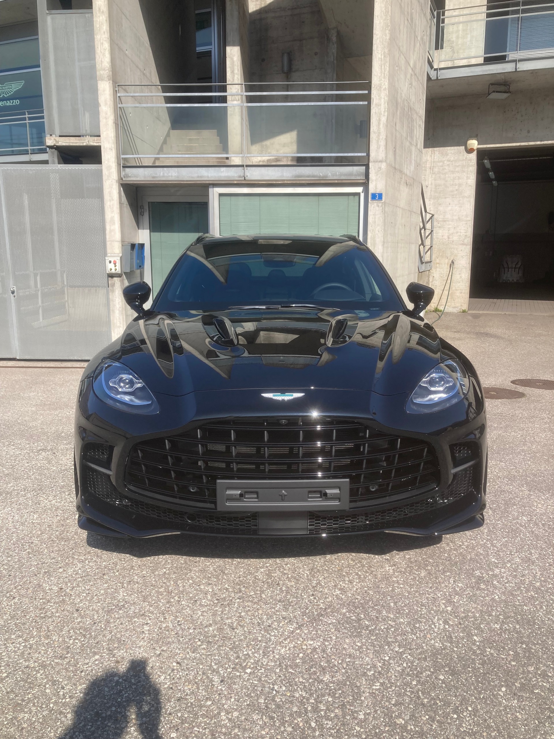 ASTON MARTIN DBX 707