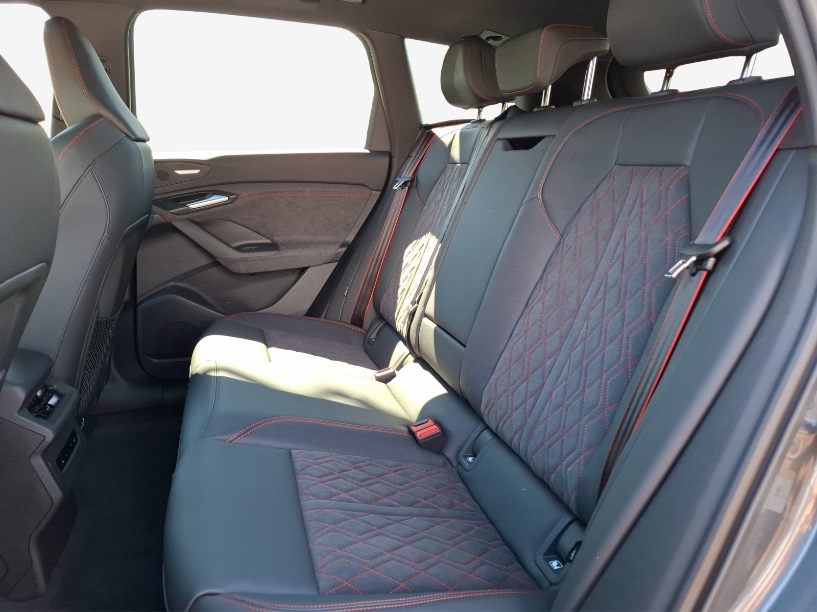 AUDI Q6 e-tron quattro-image-11