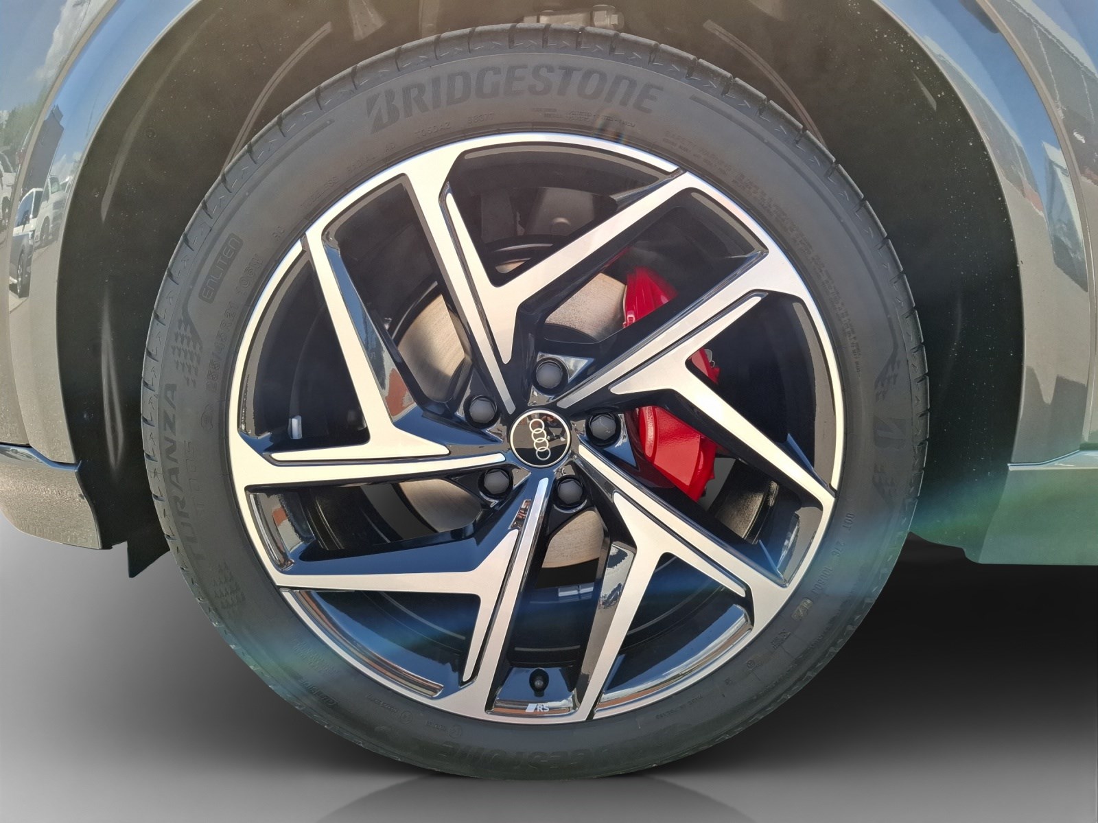 AUDI Q6 e-tron quattro-image-14