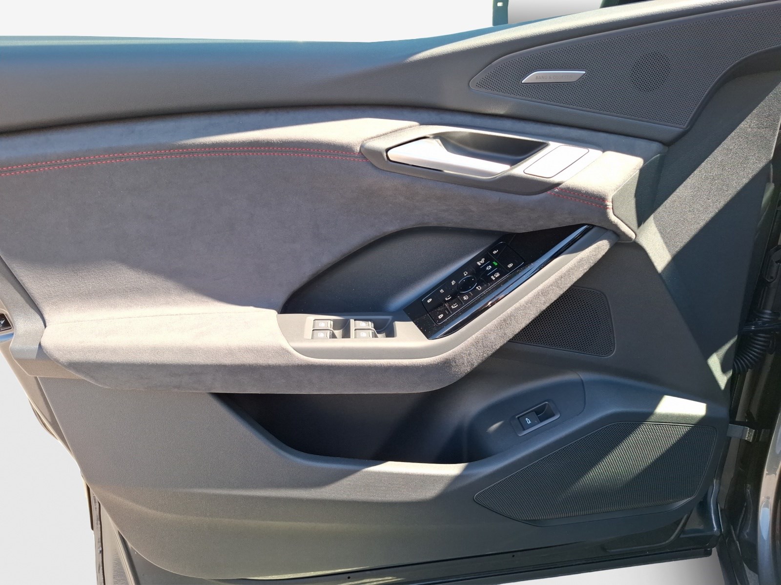 AUDI Q6 e-tron quattro-image-15