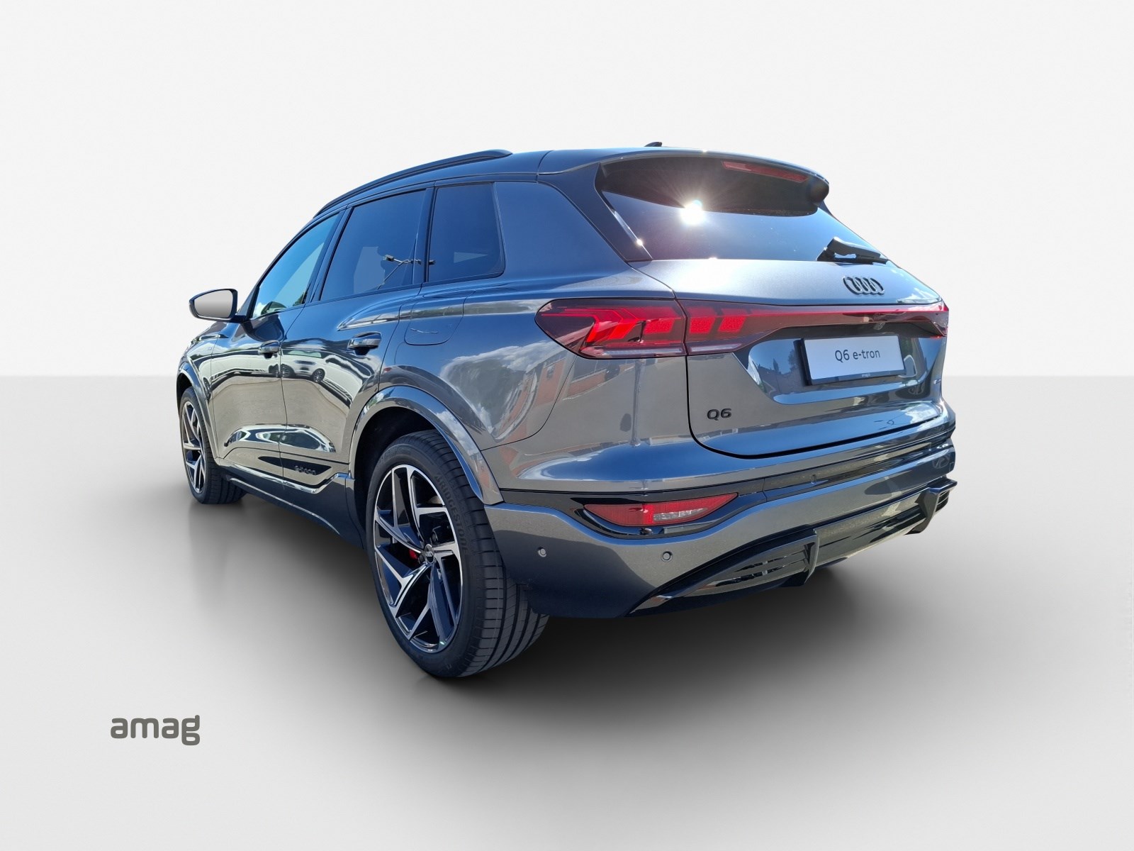 AUDI Q6 e-tron quattro-showroom-element-2