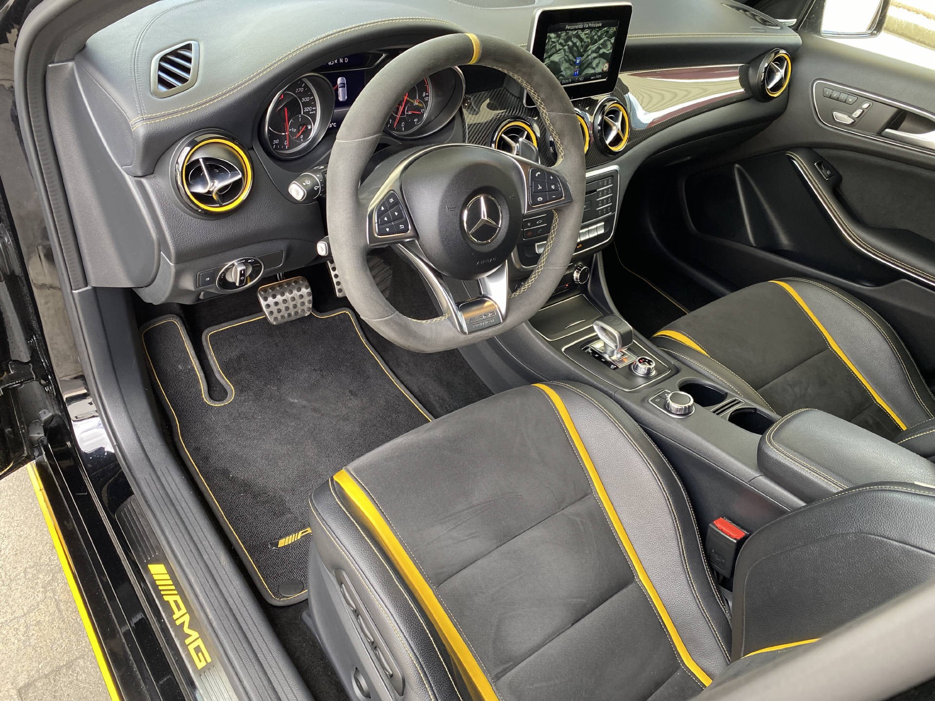 MERCEDES-BENZ A 45 AMG 4m-image-10