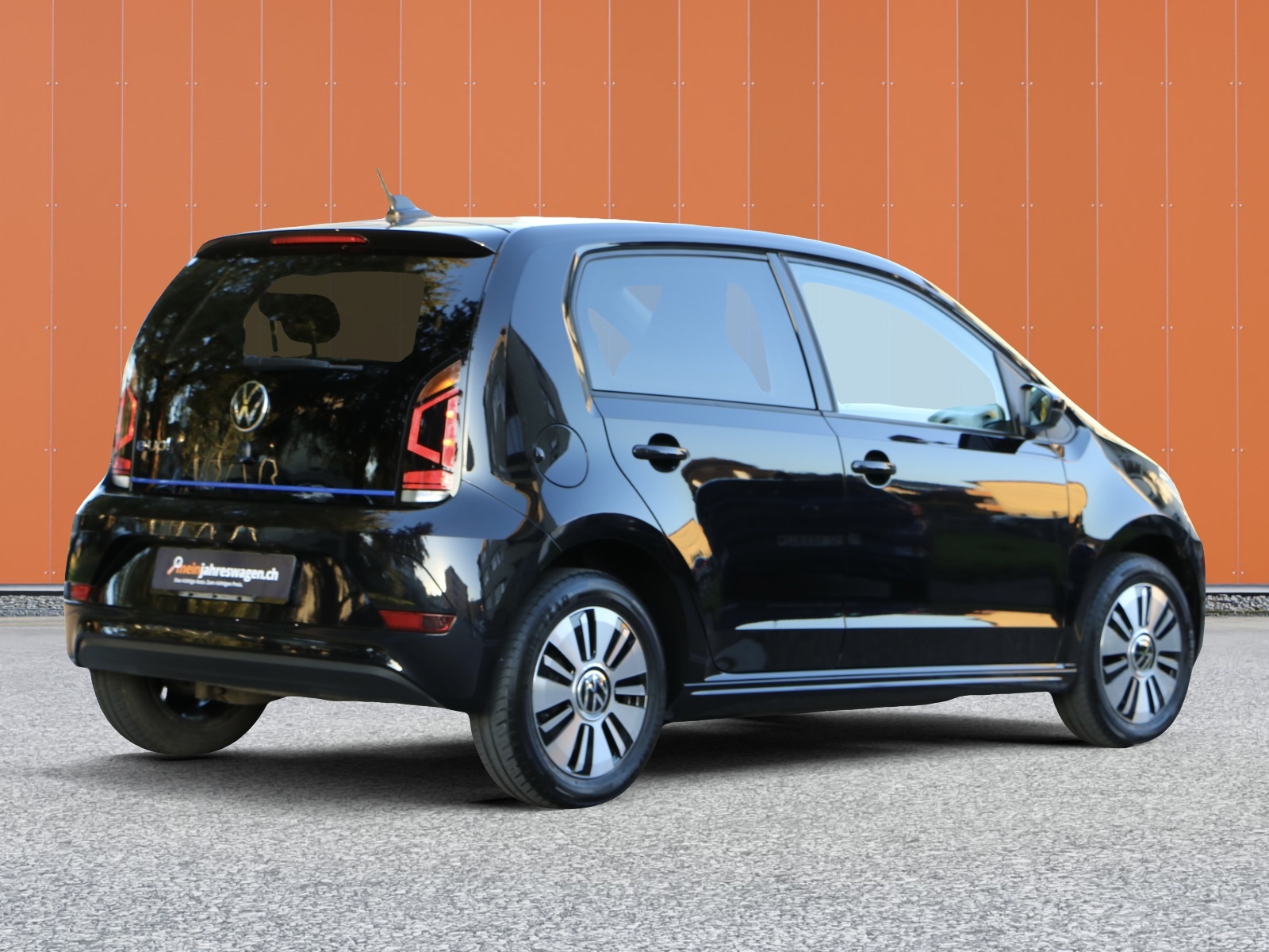 VW e-Up-showroom-element-1