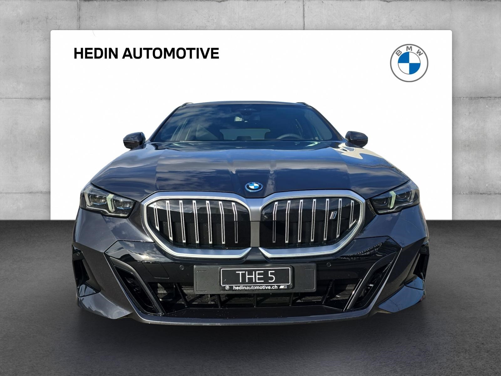 BMW i5 xDrive 40 Touring M Sport-showroom-element-1