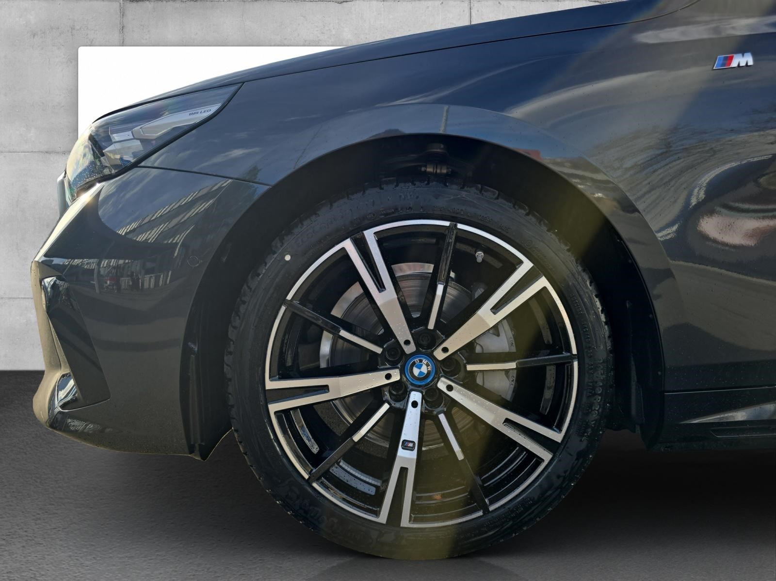 BMW i5 xDrive 40 Touring M Sport-showroom-element-3