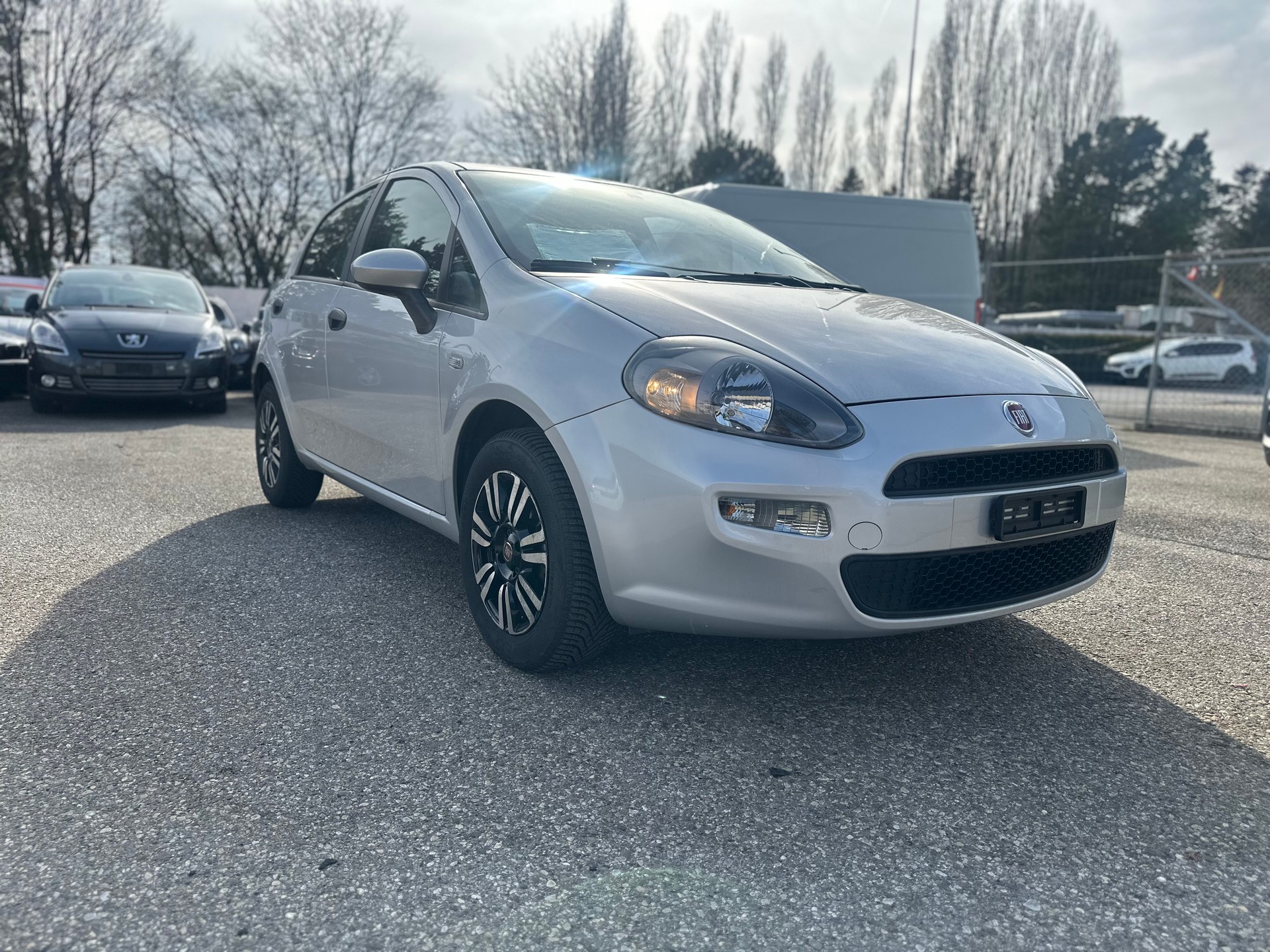 FIAT Punto 1.4 Lounge-showroom-element-1