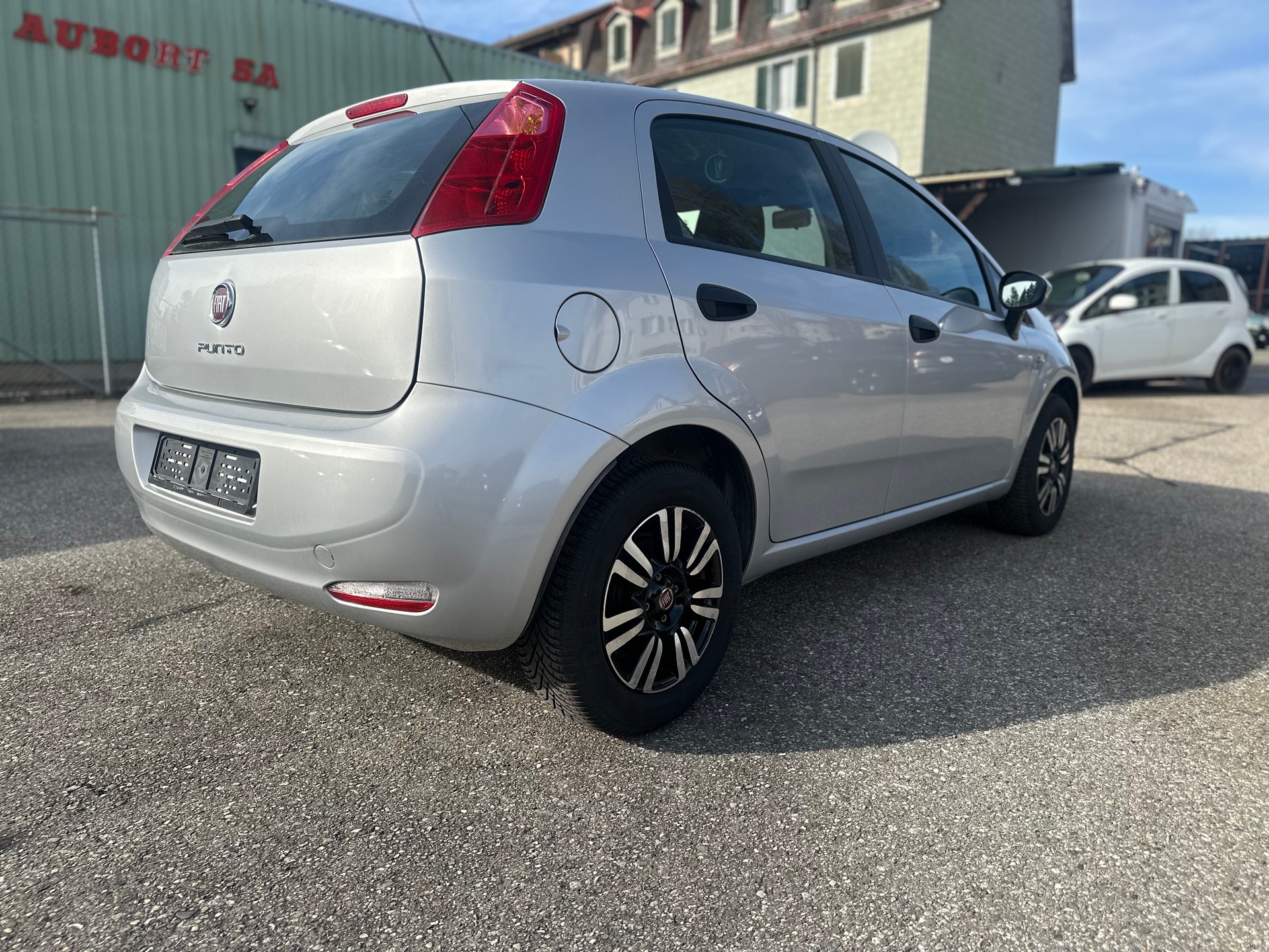 FIAT Punto 1.4 Lounge-showroom-element-3