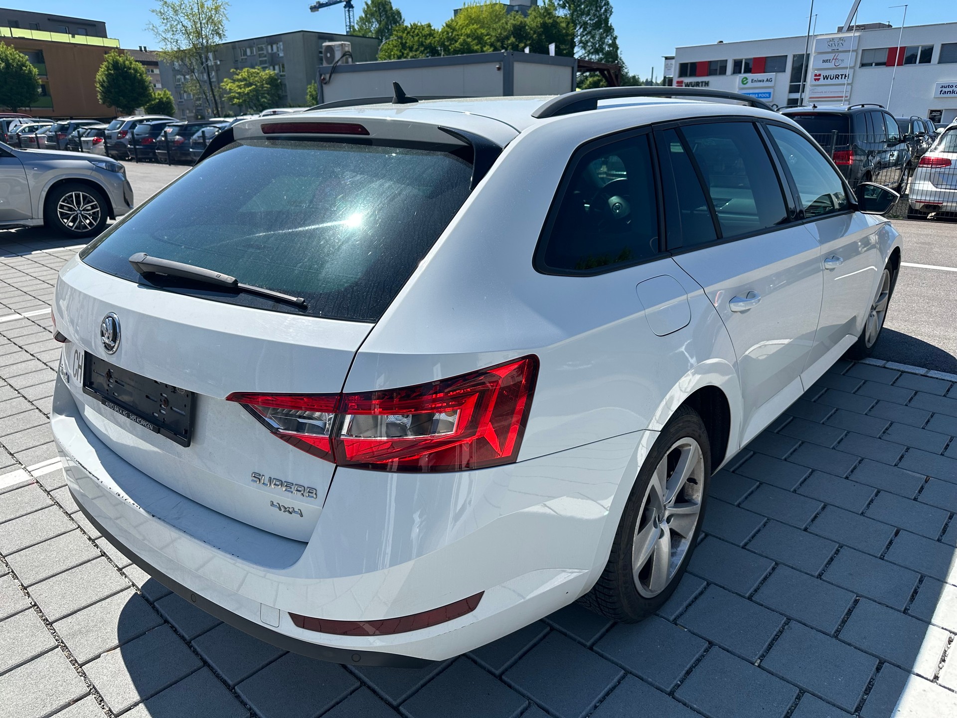 SKODA Superb Combi 2.0 TDi Active 4x4-image-3