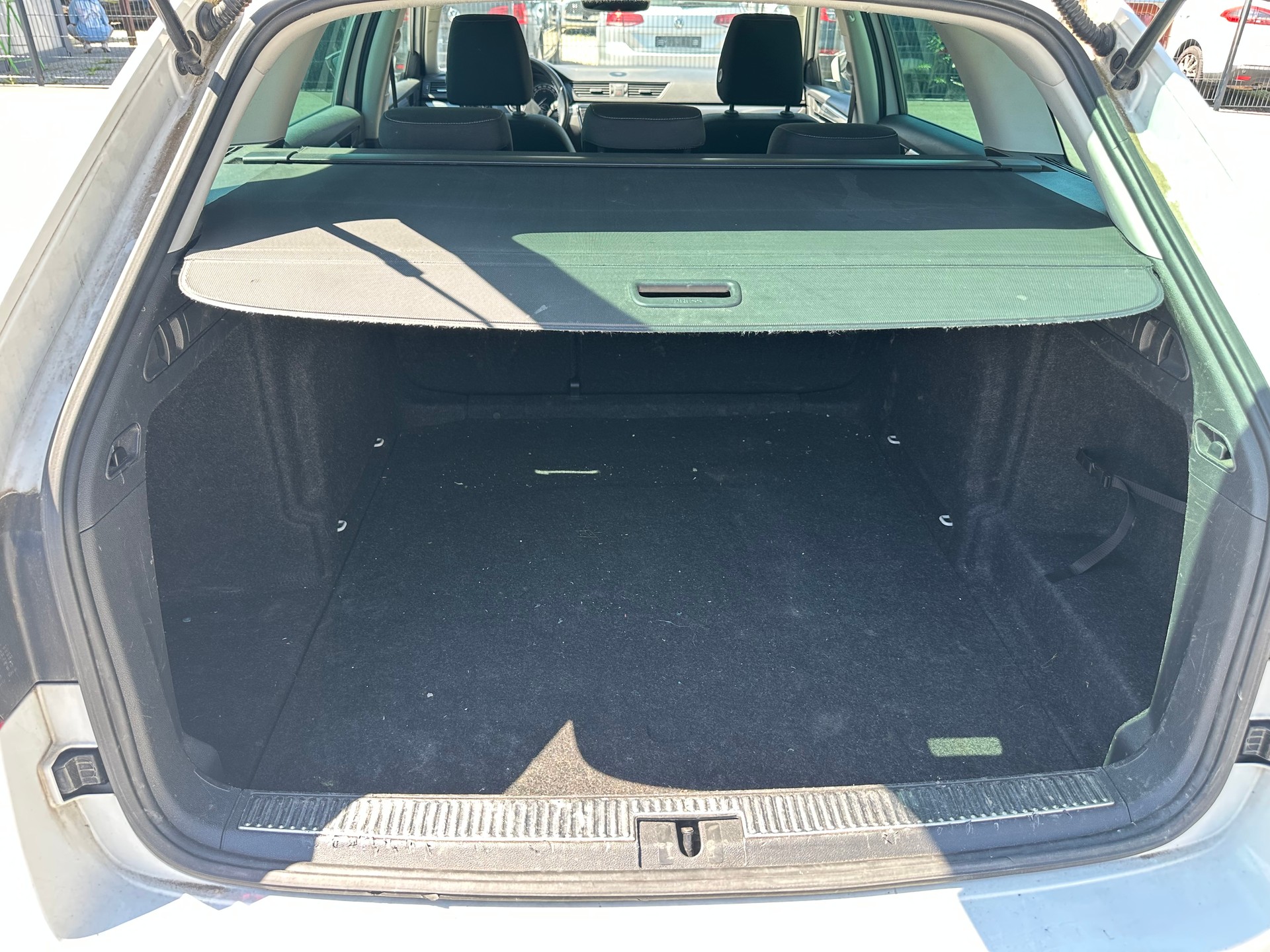 SKODA Superb Combi 2.0 TDi Active 4x4-image-7