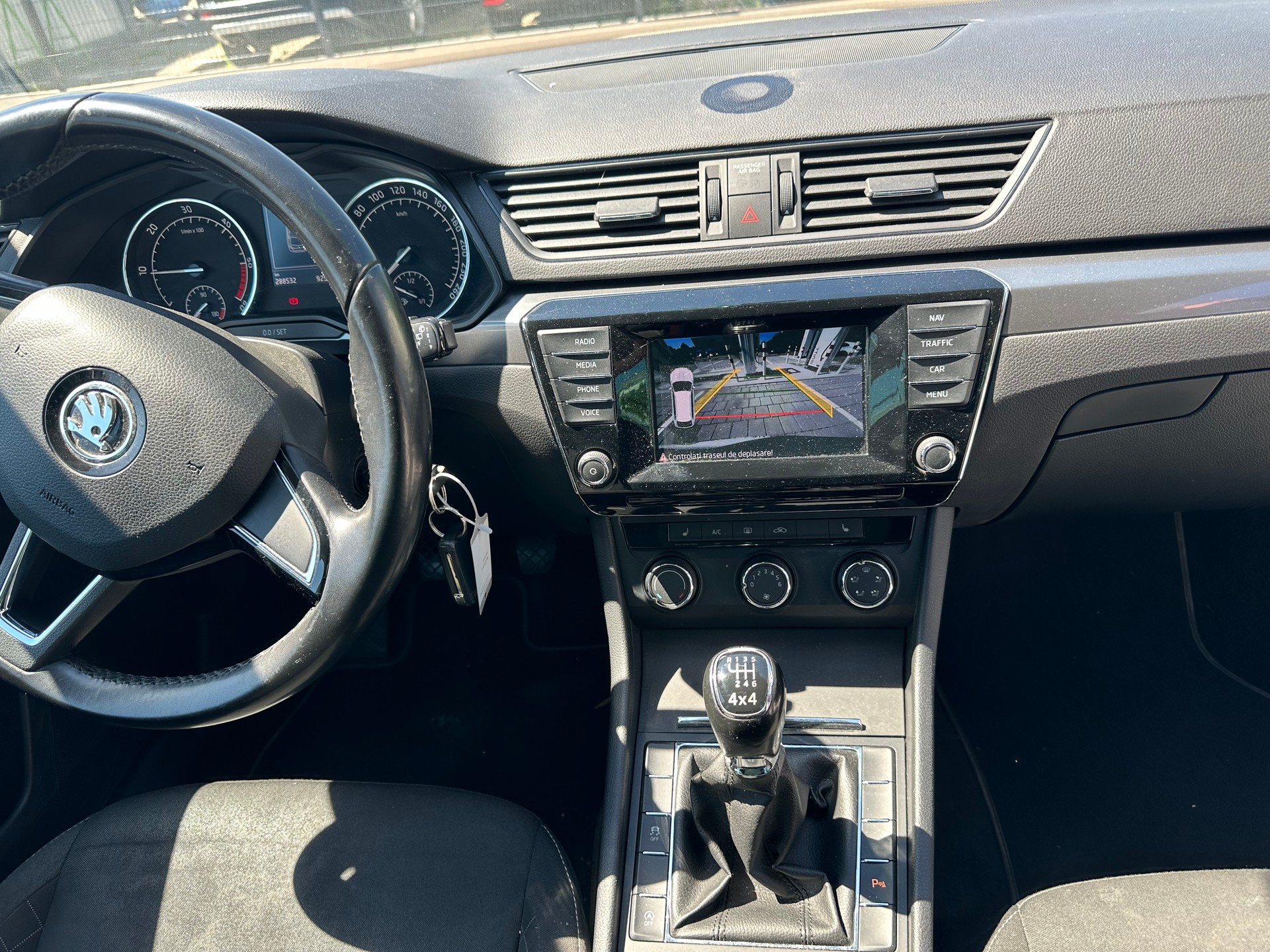 SKODA Superb Combi 2.0 TDi Active 4x4-image-5