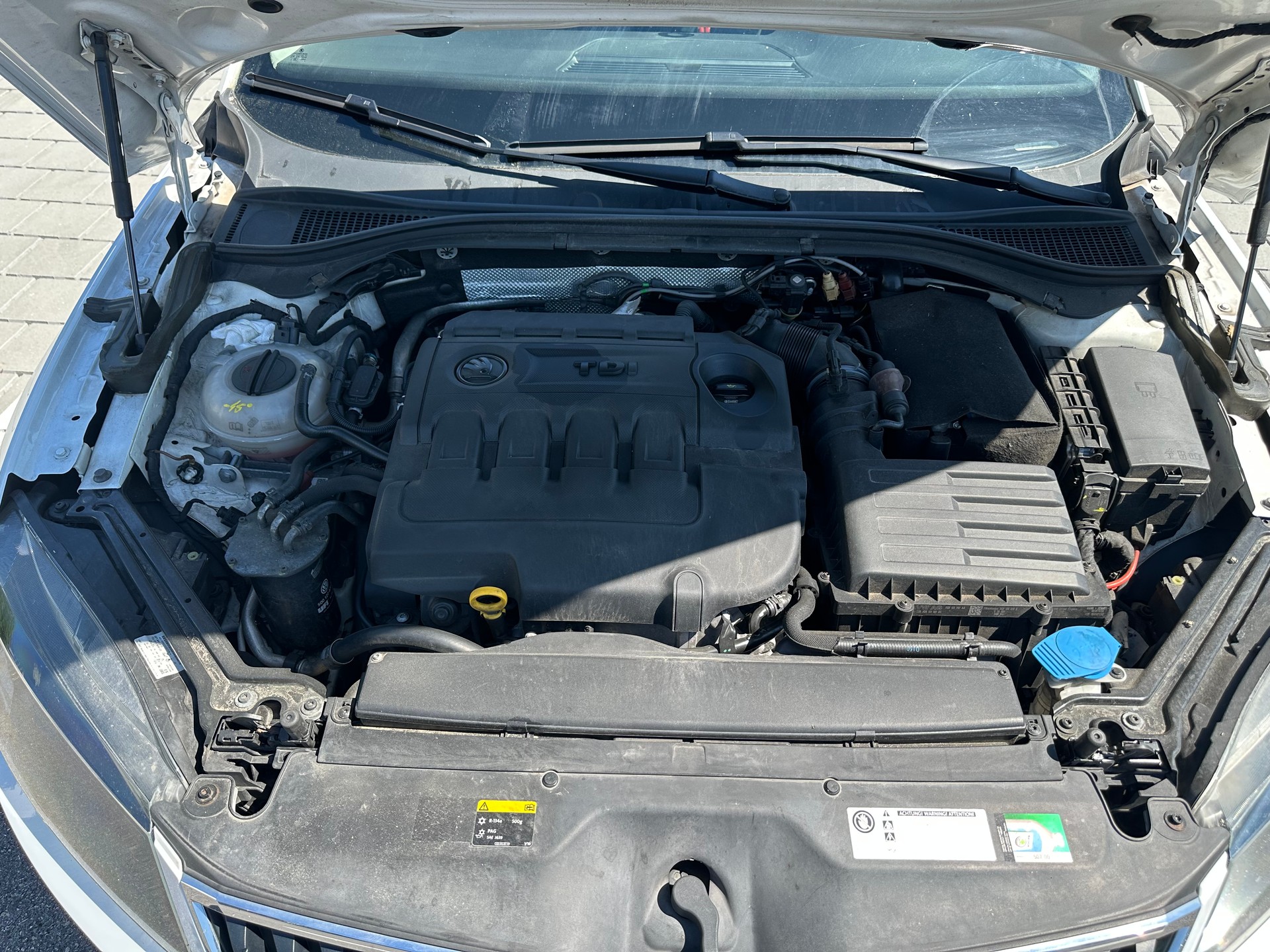 SKODA Superb Combi 2.0 TDi Active 4x4-image-8