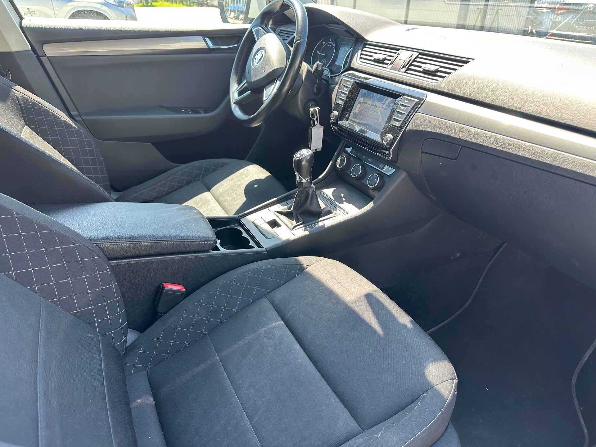 SKODA Superb Combi 2.0 TDi Active 4x4-image-4