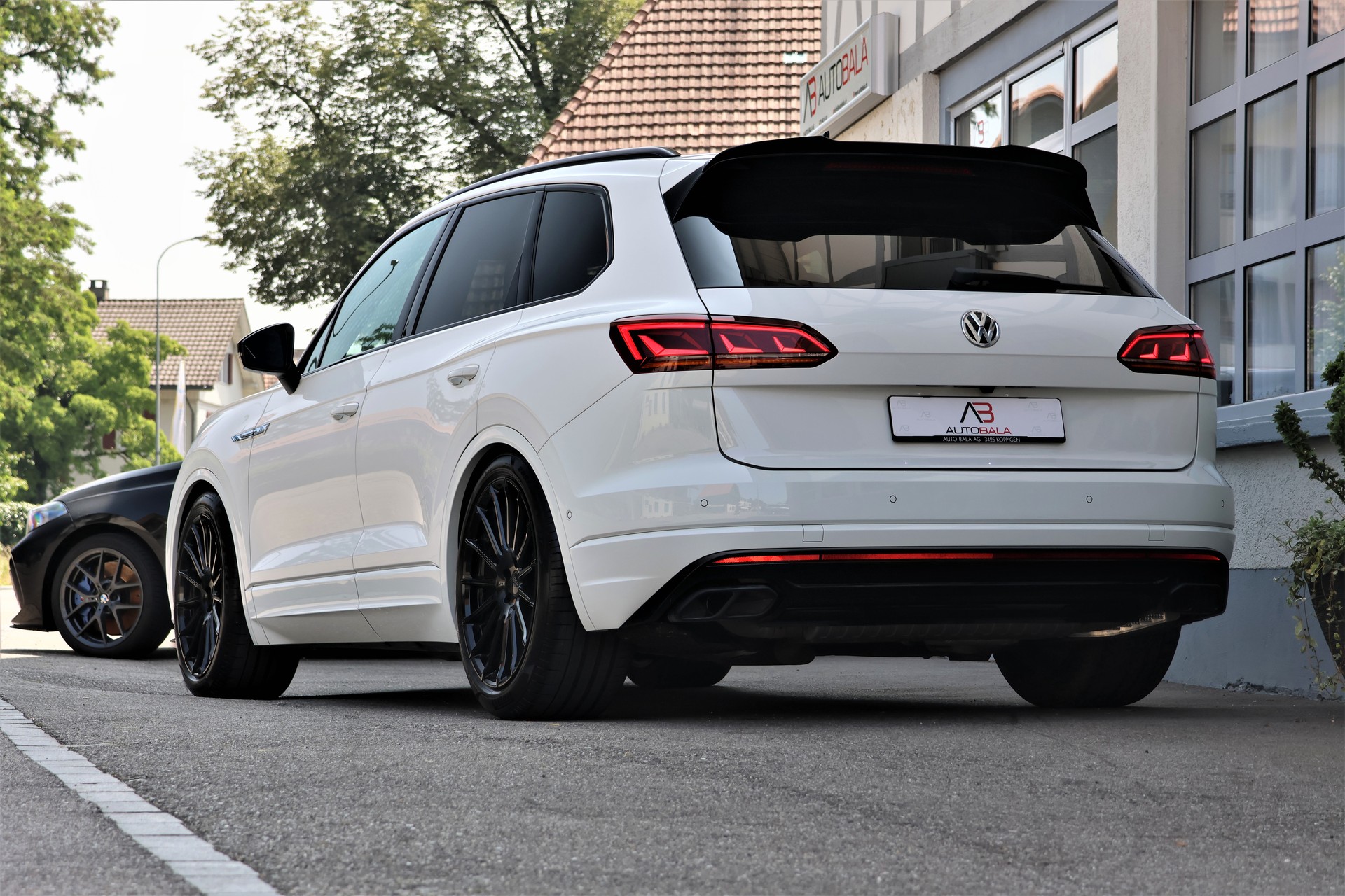 VW Touareg 3.0 TDI R Line Tiptronic (CH)-showroom-element-1
