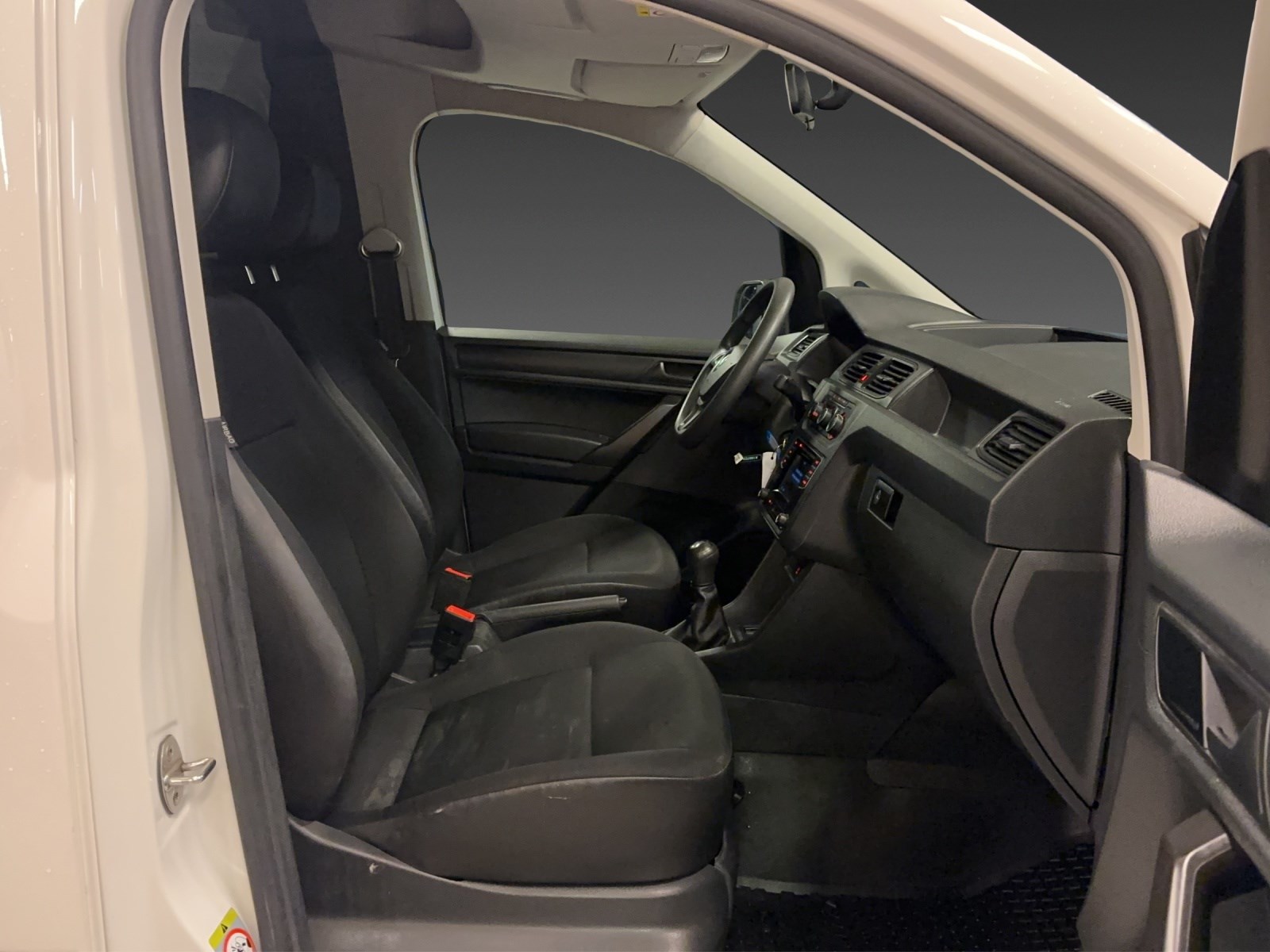 VW Caddy 1.0 TSI Entry BlueMotion Technology-image-11