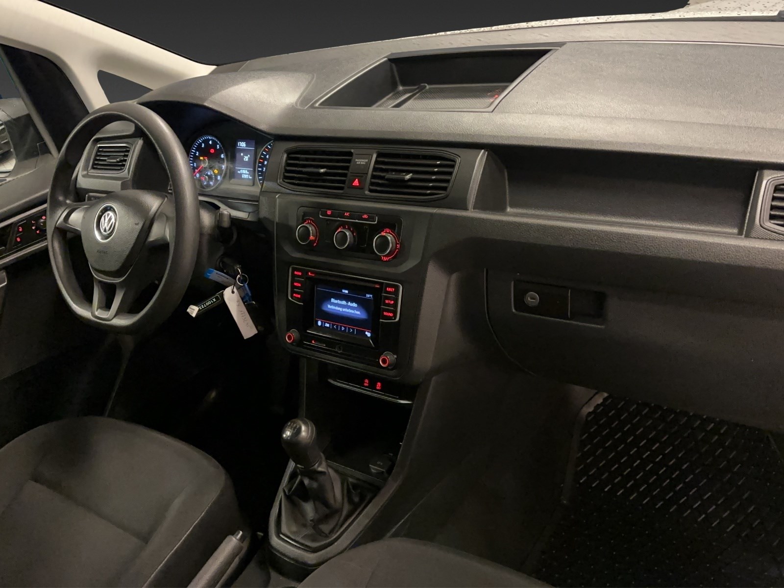 VW Caddy 1.0 TSI Entry BlueMotion Technology-image-12