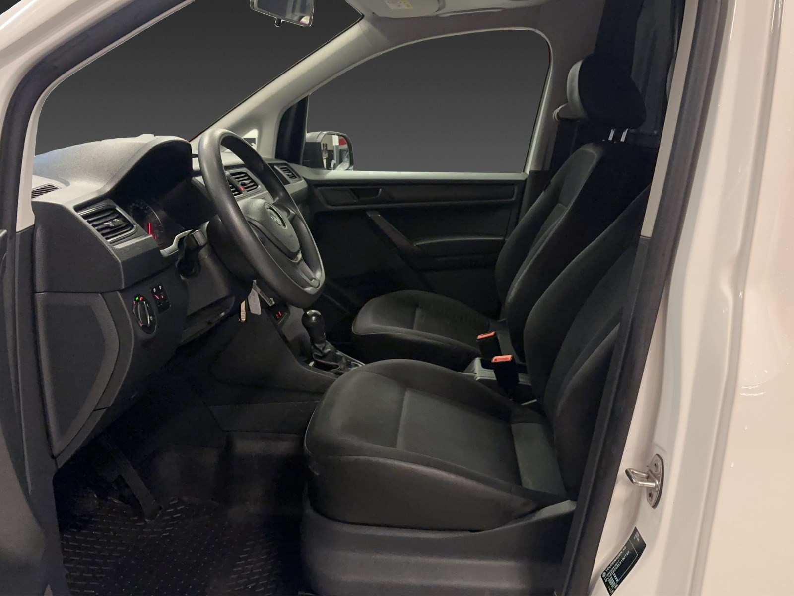 VW Caddy 1.0 TSI Entry BlueMotion Technology-image-8