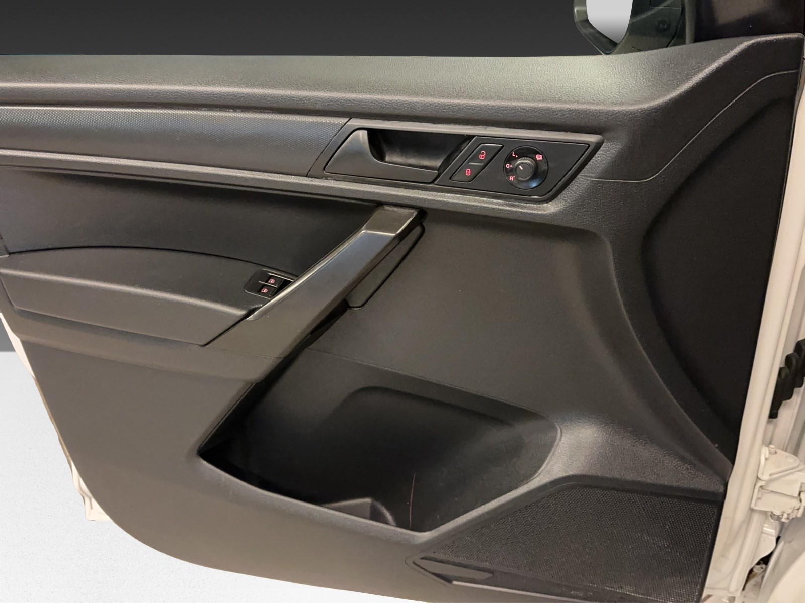 VW Caddy 1.0 TSI Entry BlueMotion Technology-image-9