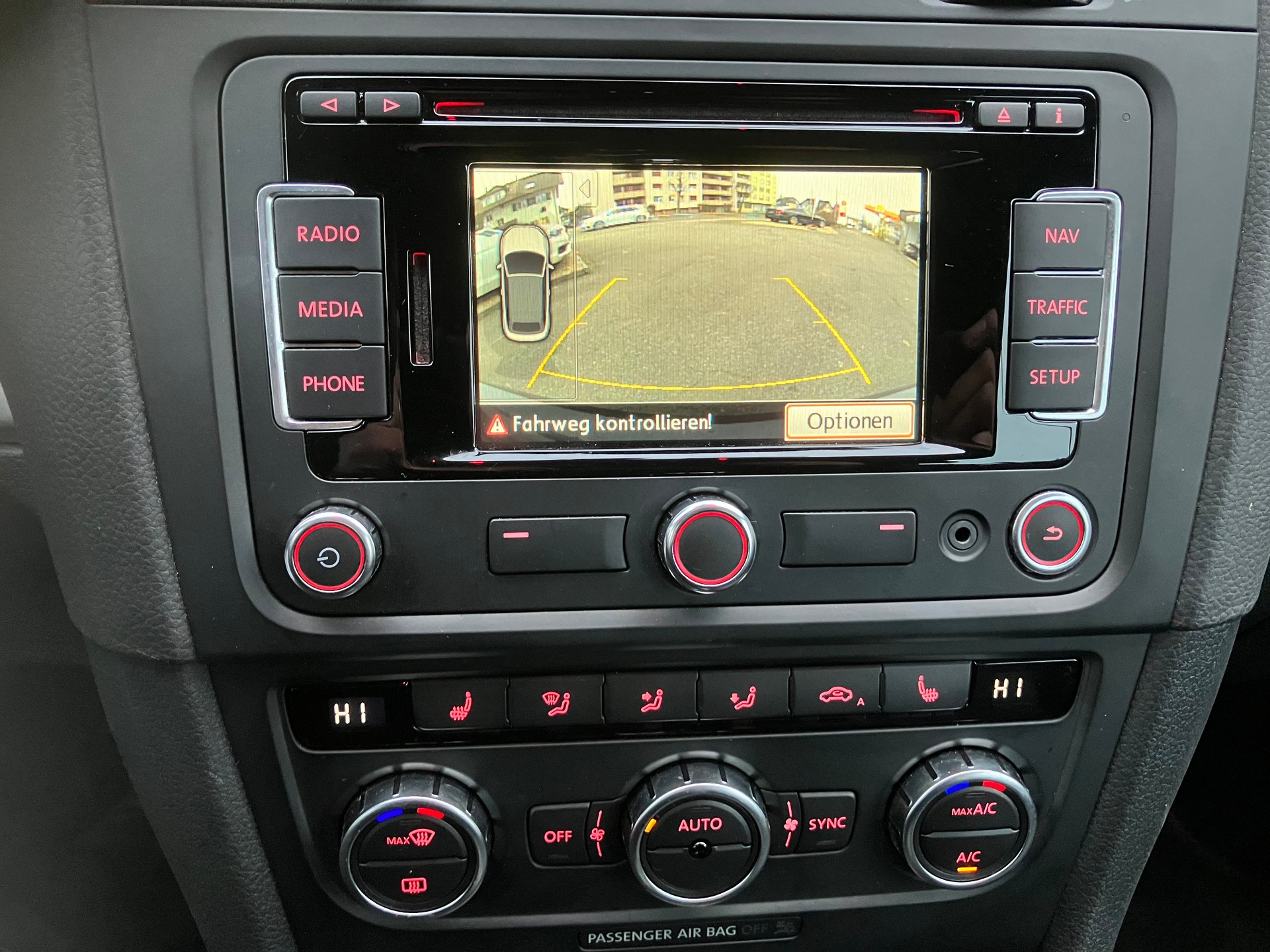 VW Golf Cabrio 1.2 TSI BlueMotion Technology Design-image-10