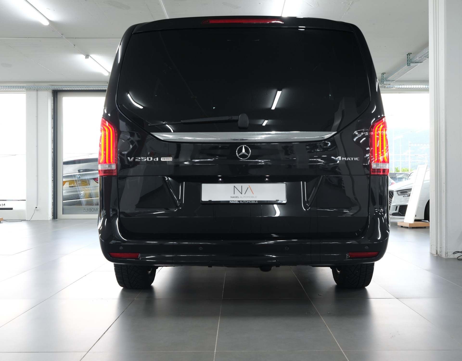 MERCEDES-BENZ V 250 d lang 4Matic 9G-Tronic-showroom-element-3