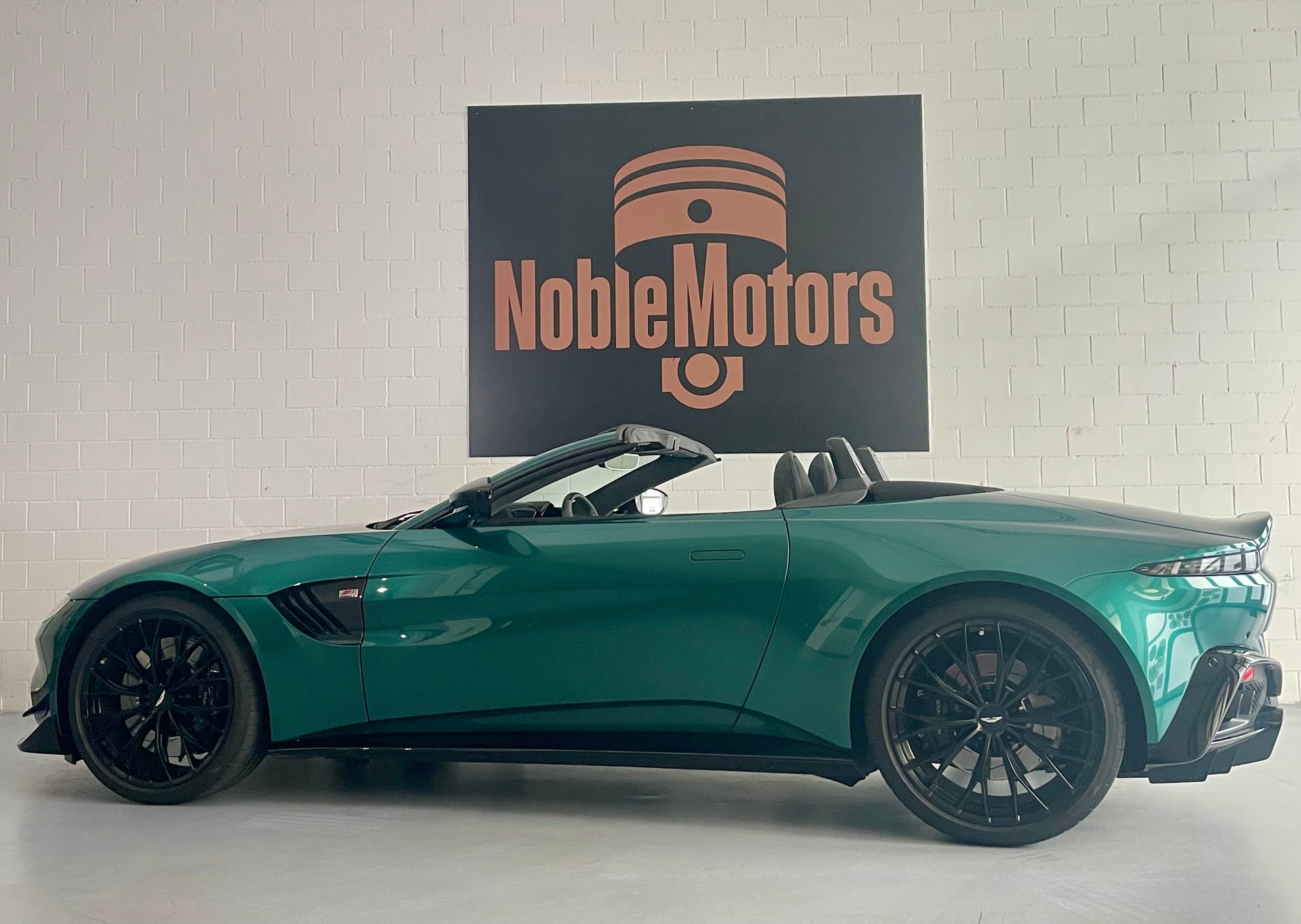 ASTON MARTIN F1 Roadster 535PS / 1 of 249 / CH-Fzg. Sammlerzustand mit Werksgarantie-showroom-element-3