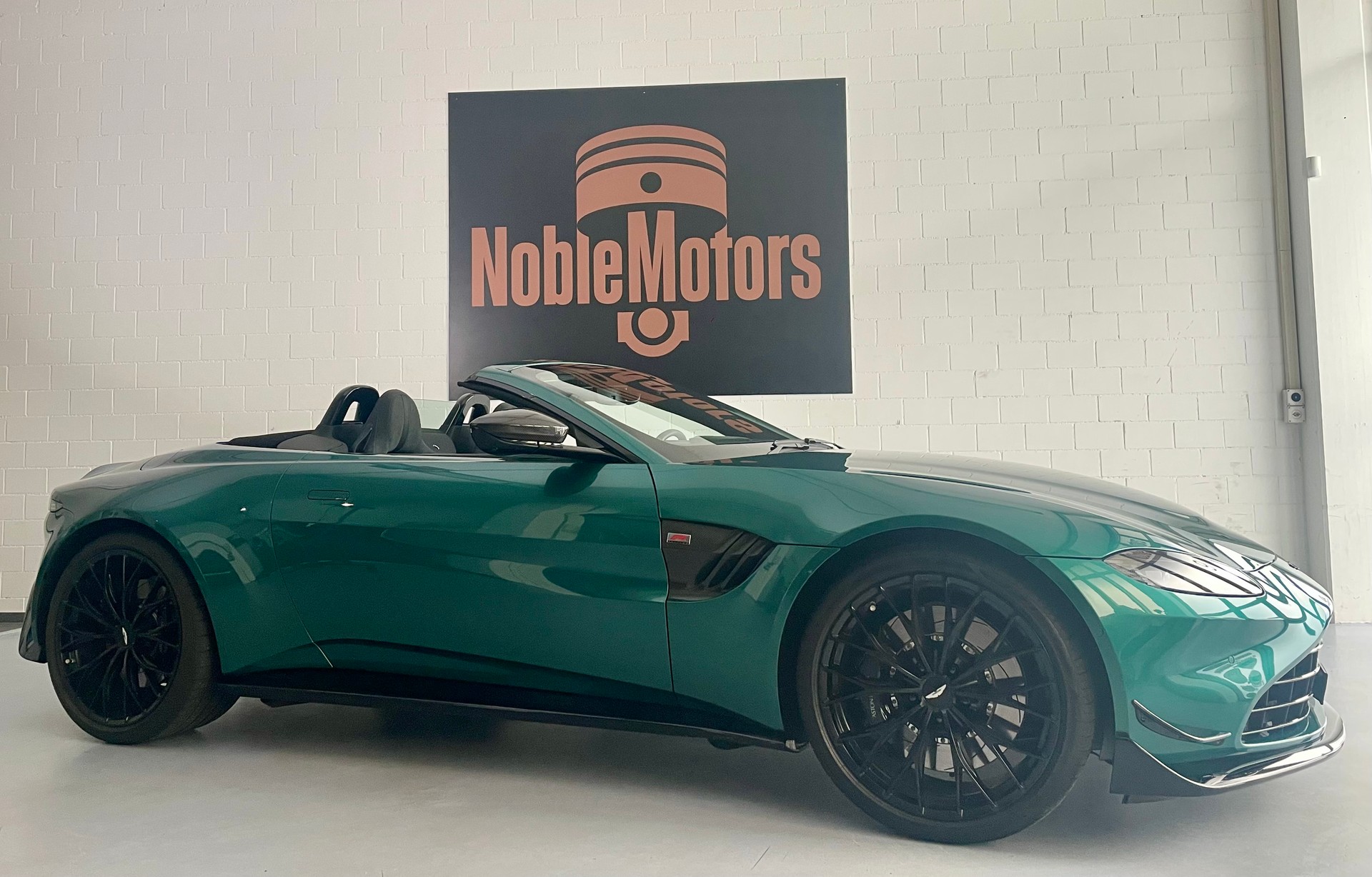 ASTON MARTIN F1 Roadster 535PS / 1 of 249 / CH-Fzg. Sammlerzustand mit Werksgarantie-showroom-element-2