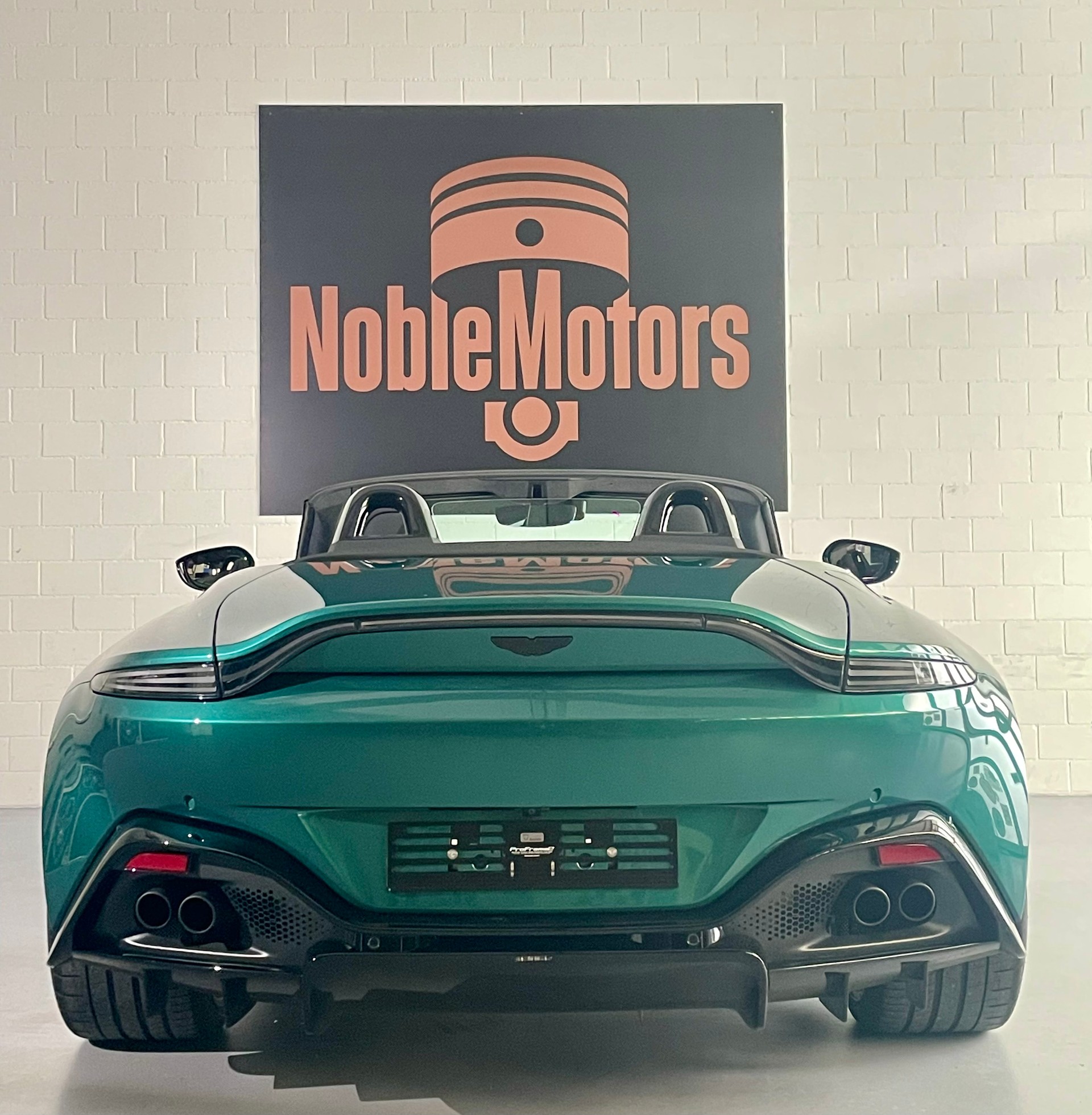 ASTON MARTIN F1 Roadster 535PS / 1 of 249 / CH-Fzg. Sammlerzustand mit Werksgarantie-showroom-element-1