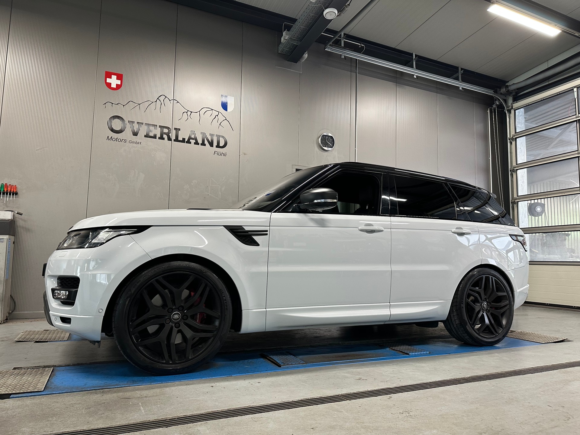 LAND ROVER Range Rover Sport 4.4 SDV8 HSE Dynamic Automatic-showroom-element-1