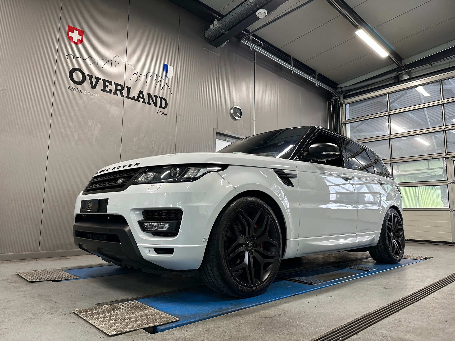 LAND ROVER Range Rover Sport 4.4 SDV8 HSE Dynamic Automatic-showroom-element-3