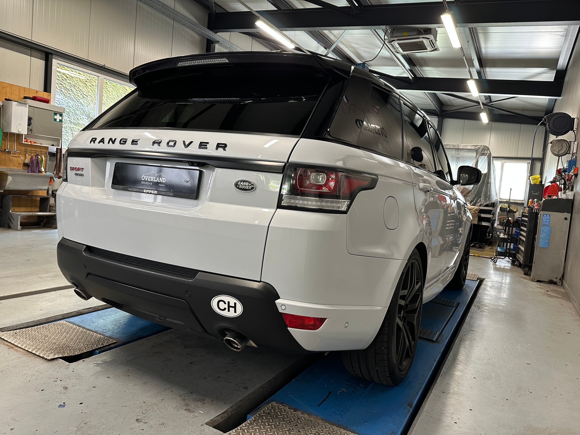 LAND ROVER Range Rover Sport 4.4 SDV8 HSE Dynamic Automatic-image-6