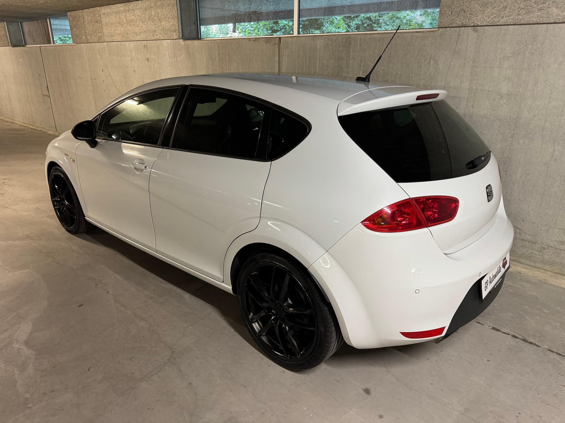 SEAT Leon 2.0 TSI Cupra R310 World Champion Edition-showroom-element-2