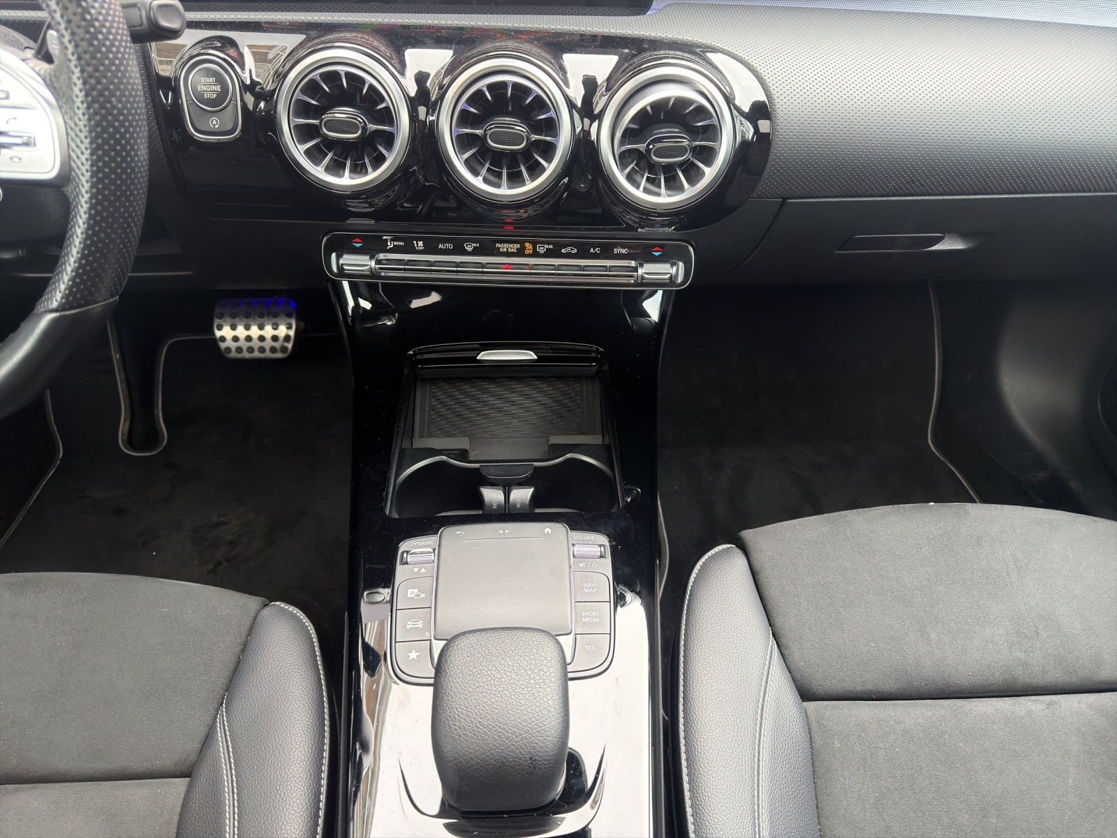 Image MERCEDES-BENZ A-200 A 200 AMG Line 4Matic