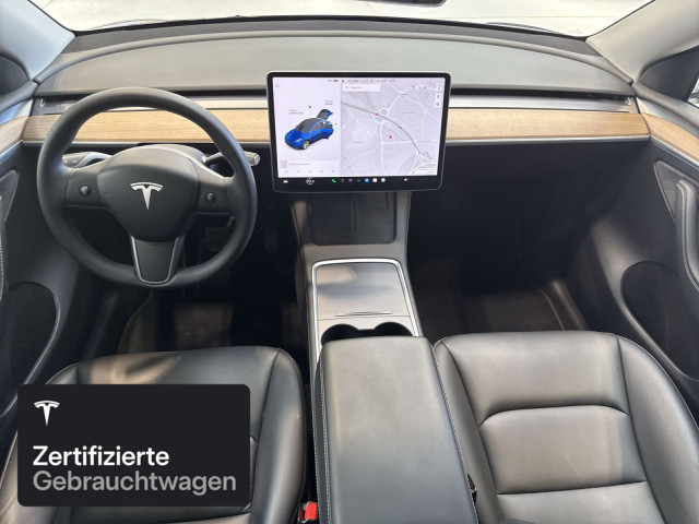 TESLA Model Y Long Range AWD-showroom-element-1