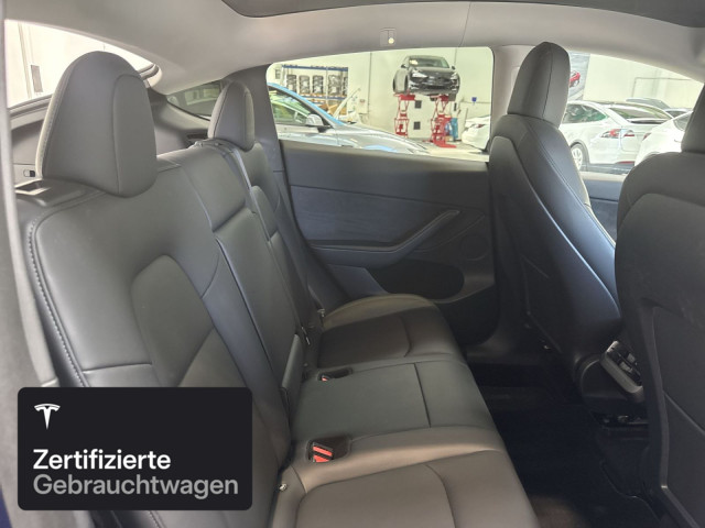 TESLA Model Y Long Range AWD-showroom-element-3