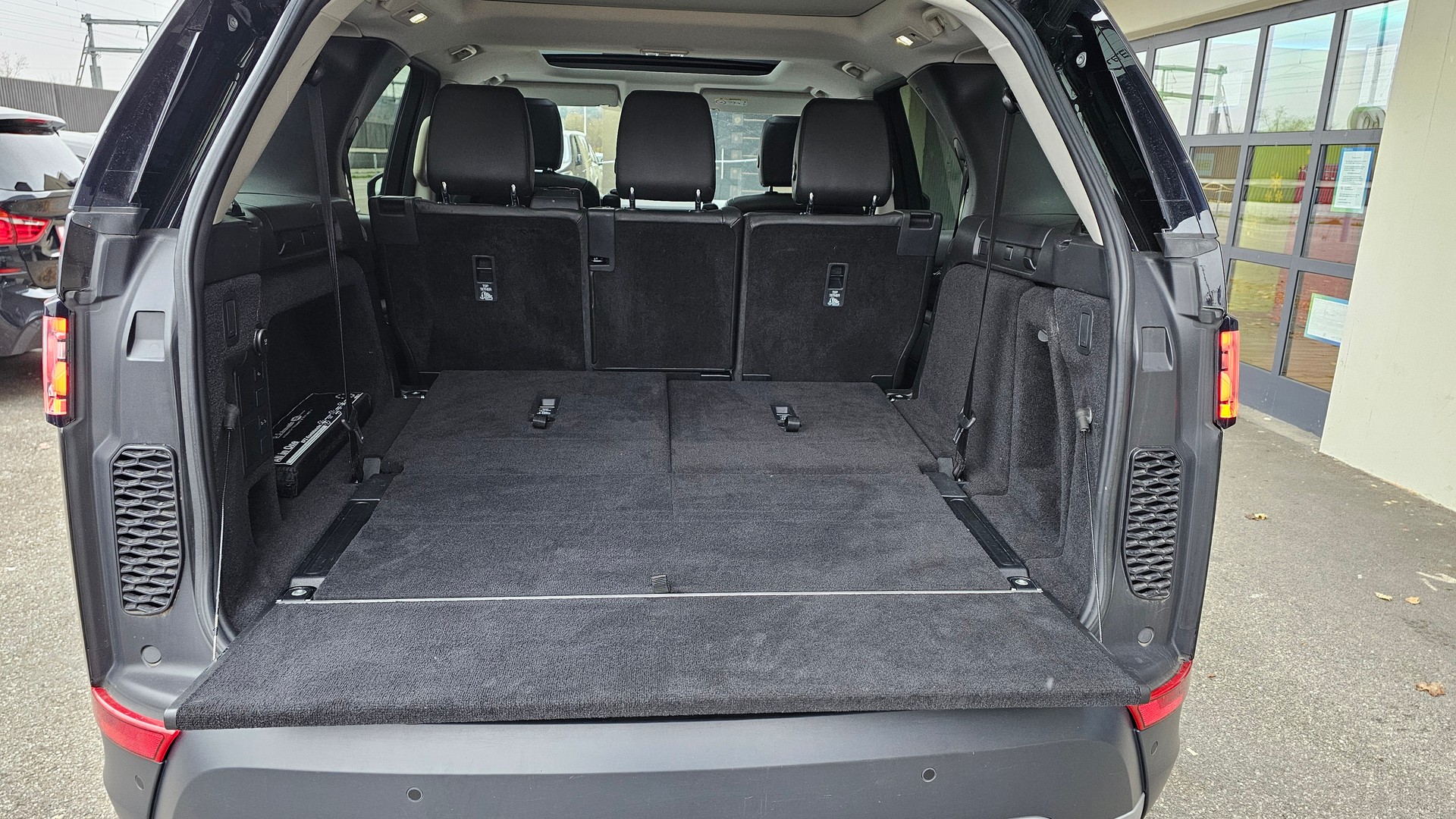 LAND ROVER Discovery 2.0 SD4 HSE Automatic 7 Sitze-image-12