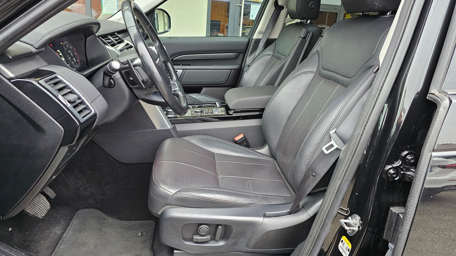 LAND ROVER Discovery 2.0 SD4 HSE Automatic 7 Sitze-image-8