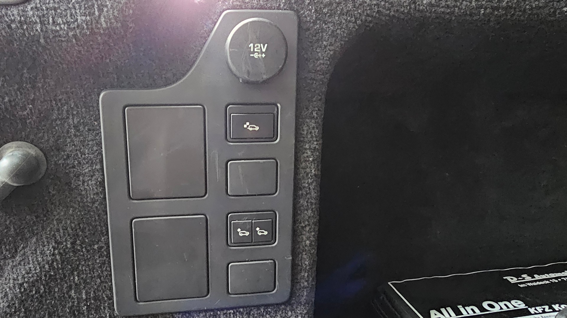LAND ROVER Discovery 2.0 SD4 HSE Automatic 7 Sitze-image-13
