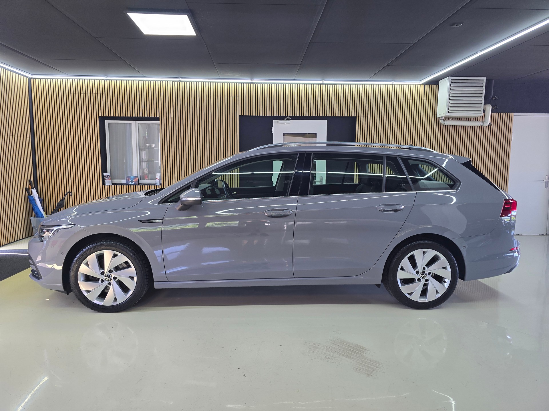 VW Golf Variant 2.0 TDI Style DSG-showroom-element-3