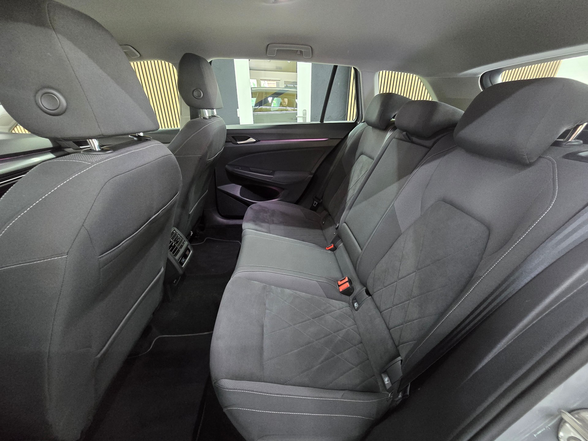 VW Golf Variant 2.0 TDI Style DSG-image-15