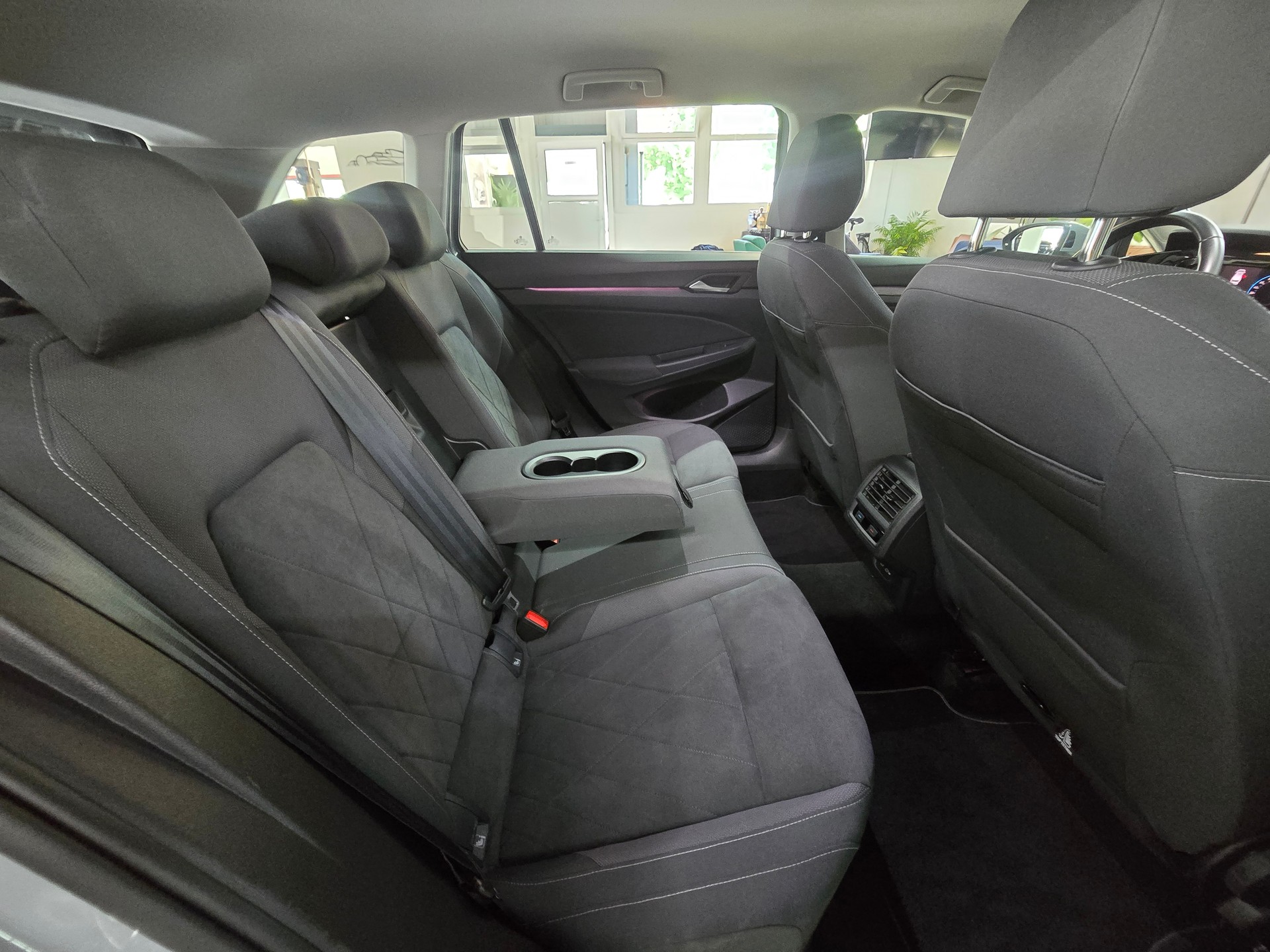 VW Golf Variant 2.0 TDI Style DSG-image-16