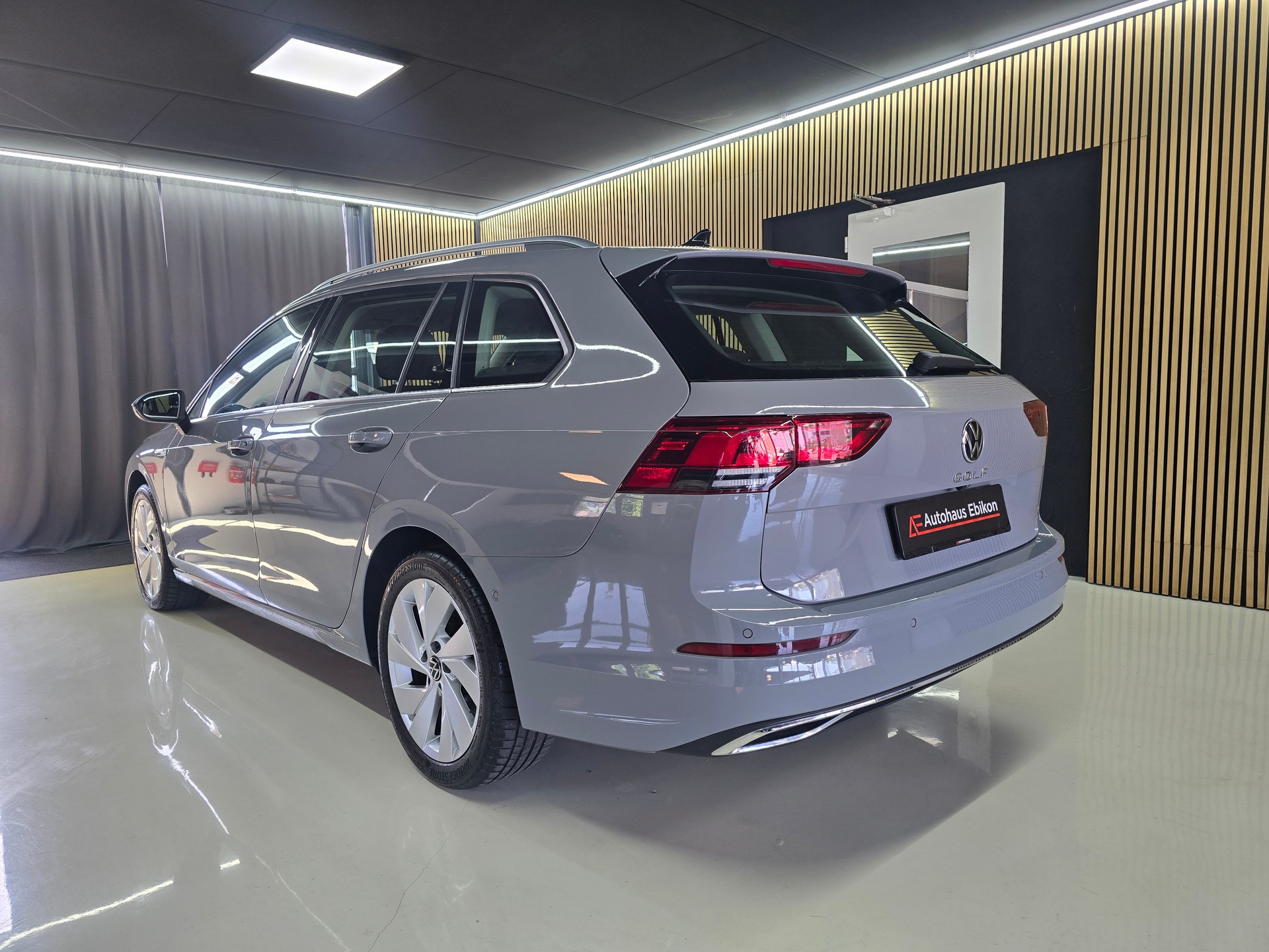 VW Golf Variant 2.0 TDI Style DSG-image-4