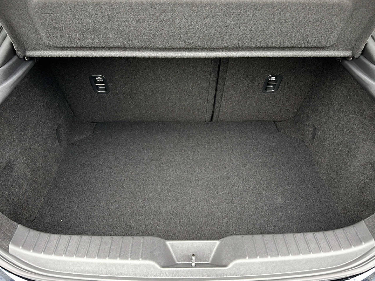 MAZDA 3 Hatchback 2.0 186 PS Takumi FWD-image-7