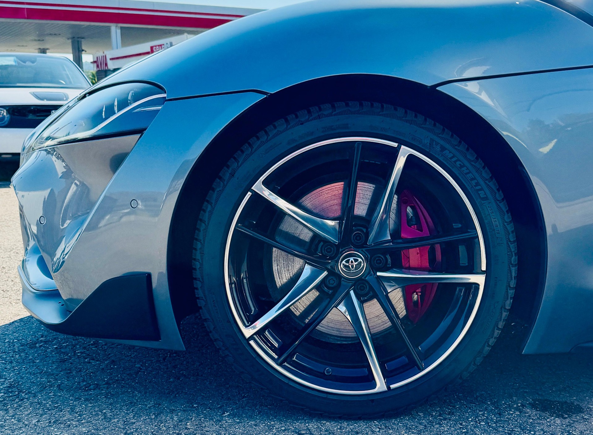 TOYOTA GR Supra 3.0 T Premium Sportschalldämpfer-showroom-element-1